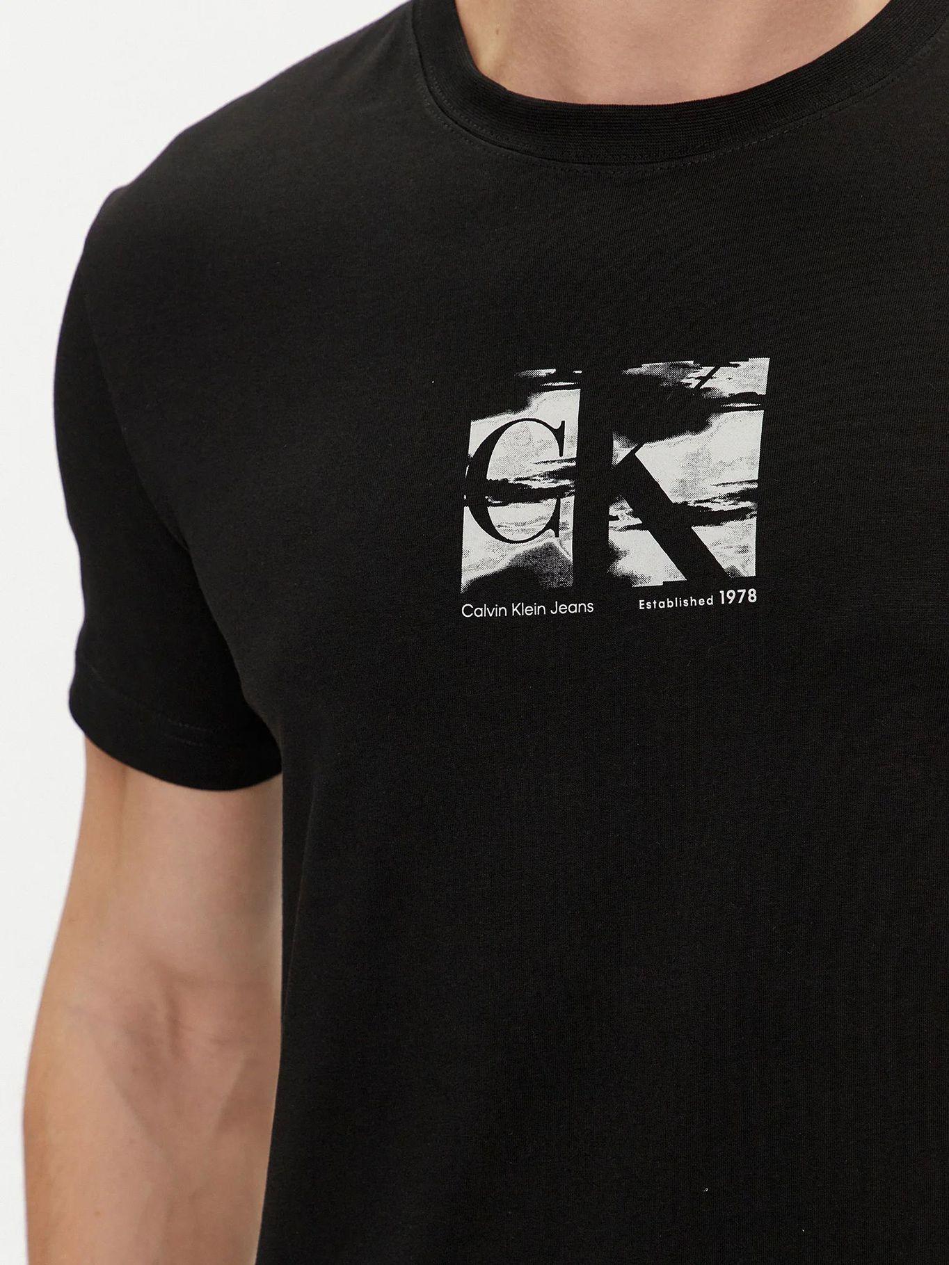 Polera Small Box y Logo Negro Calvin Klein-3