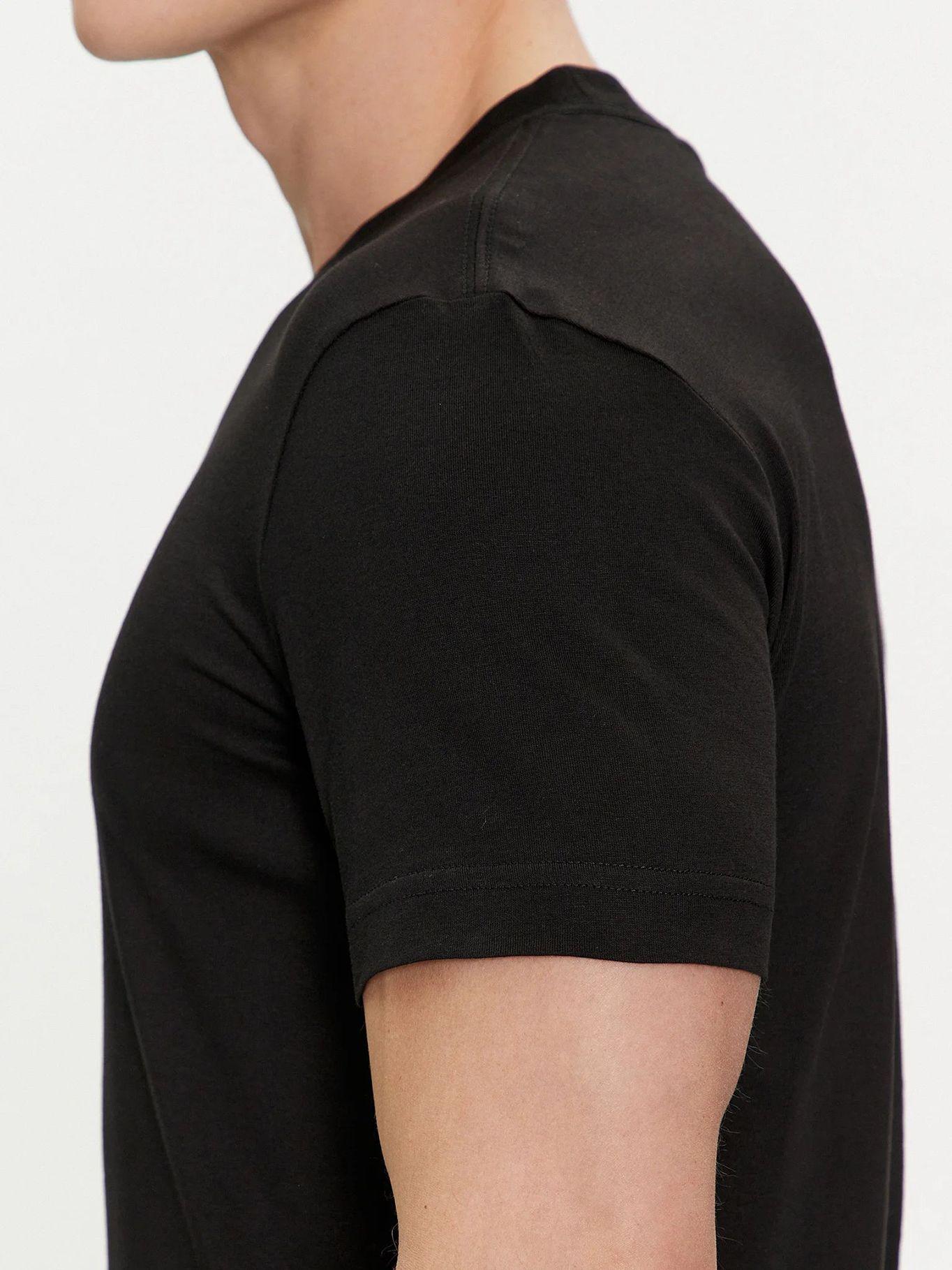 Polera Small Box y Logo Negro Calvin Klein-4