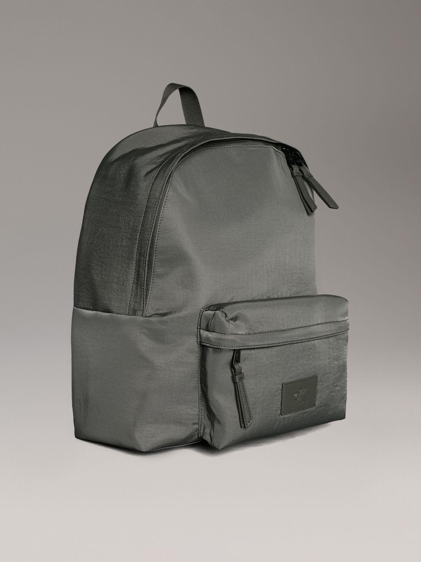 Mochila Metro Nylon Gris Calvin Klein-3
