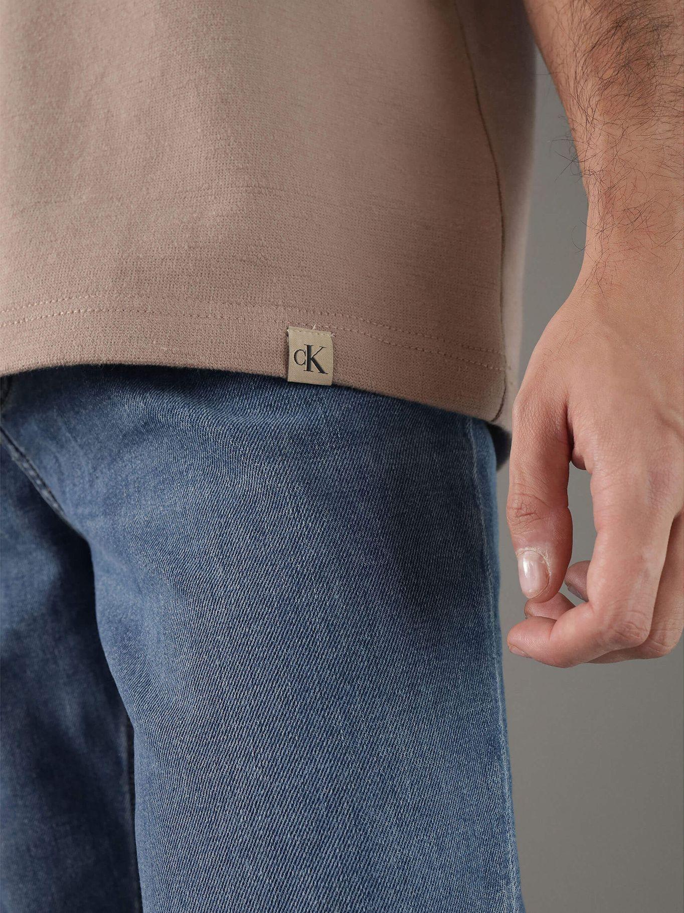 Polo texturizado con tejido crepé Beige Calvin Klein-3