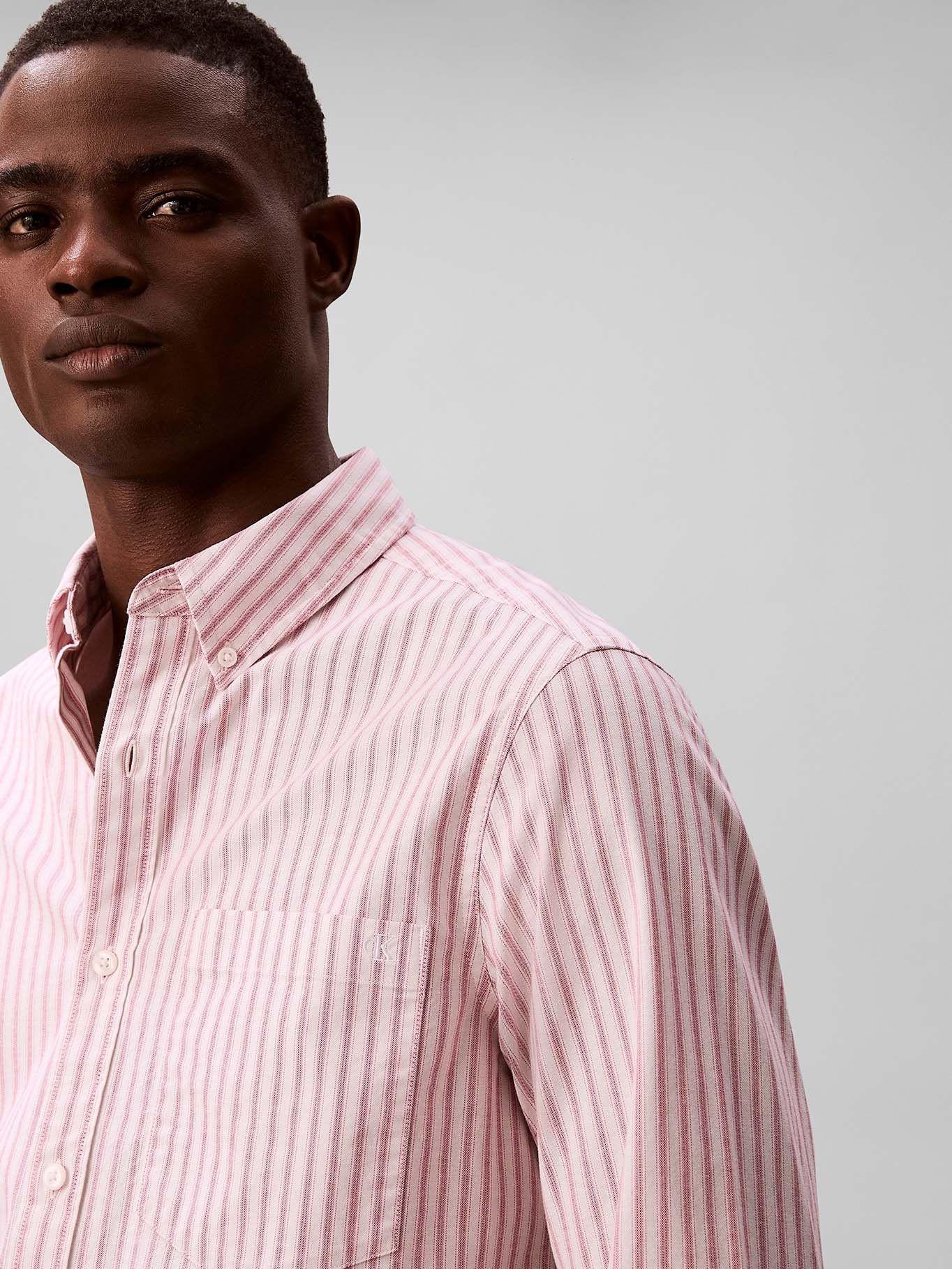 Camisa Oxford de Rayas con Bolsillo Rosado Calvin Klein-4