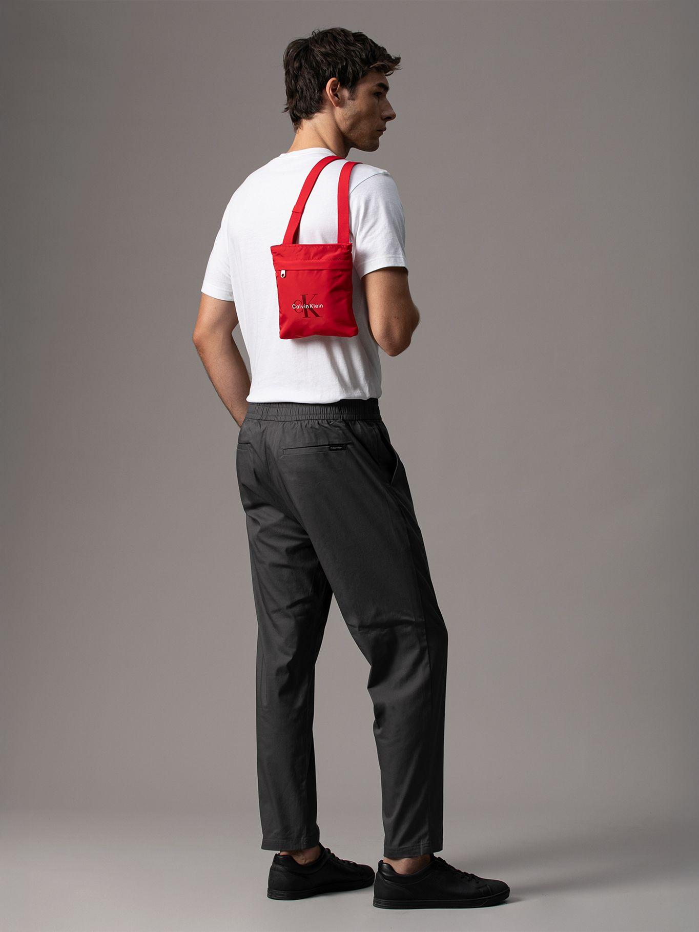 Bolso Plano Bandolera Essentials Rojo Calvin Klein-1