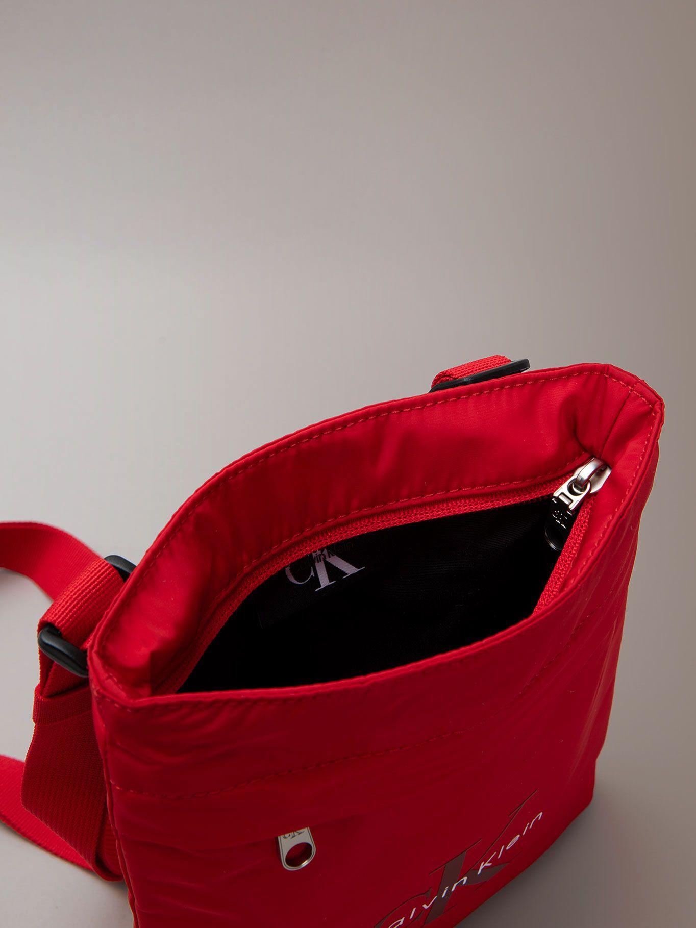 Bolso Plano Bandolera Essentials Rojo Calvin Klein-3