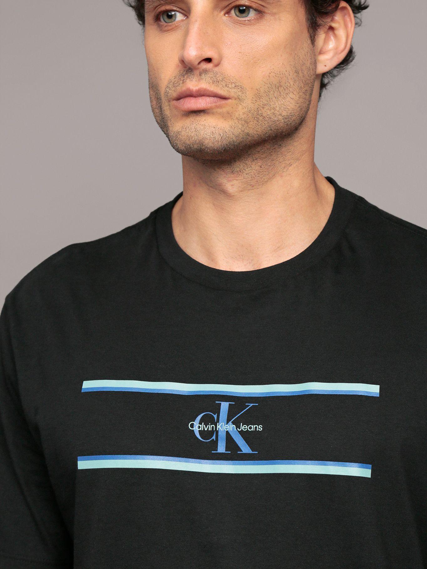 Polera con gráfico de rayas en barra Negro Calvin Klein-4