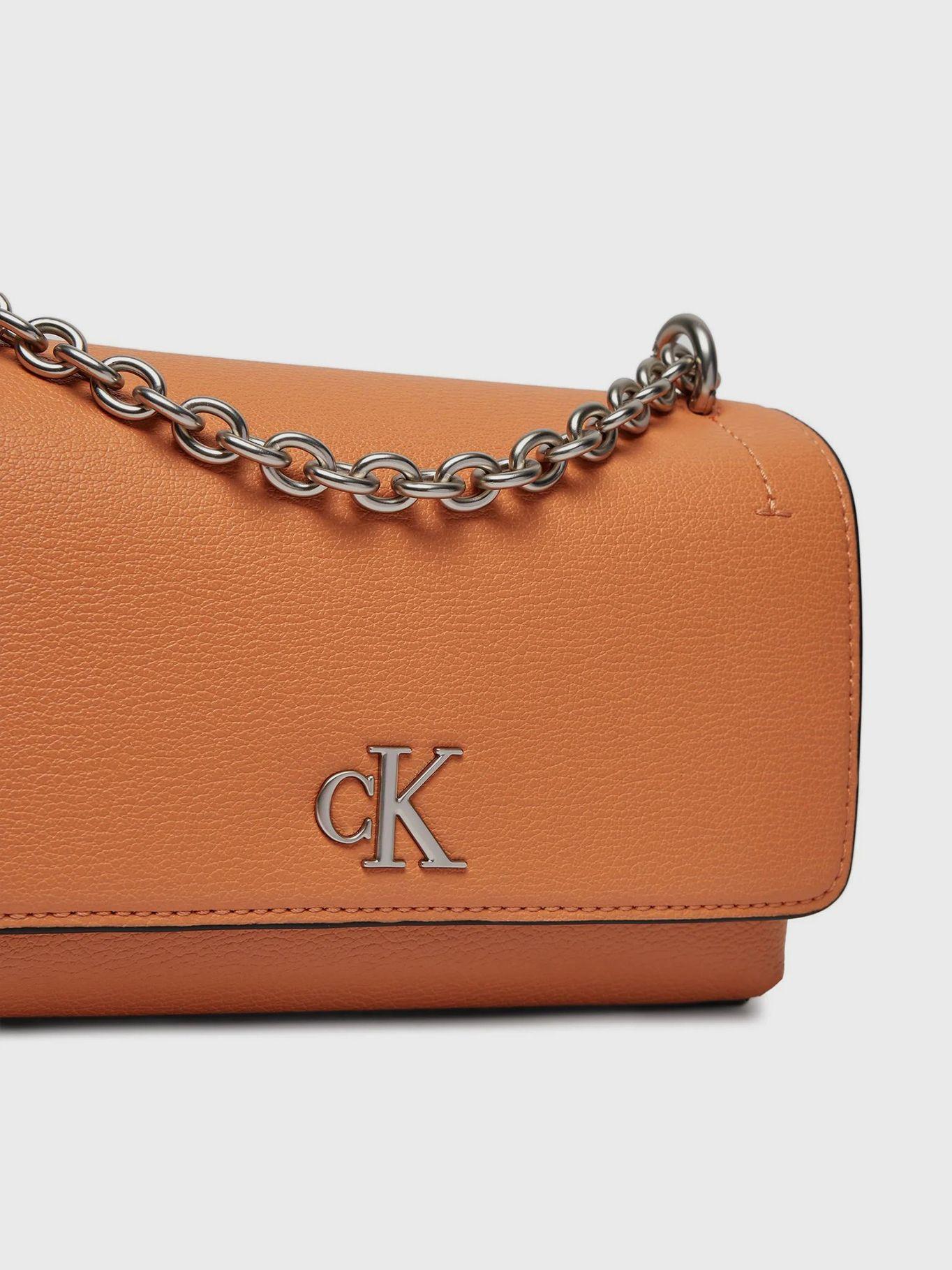 Cartera Minimal Monogram Naranja Calvin Klein-3