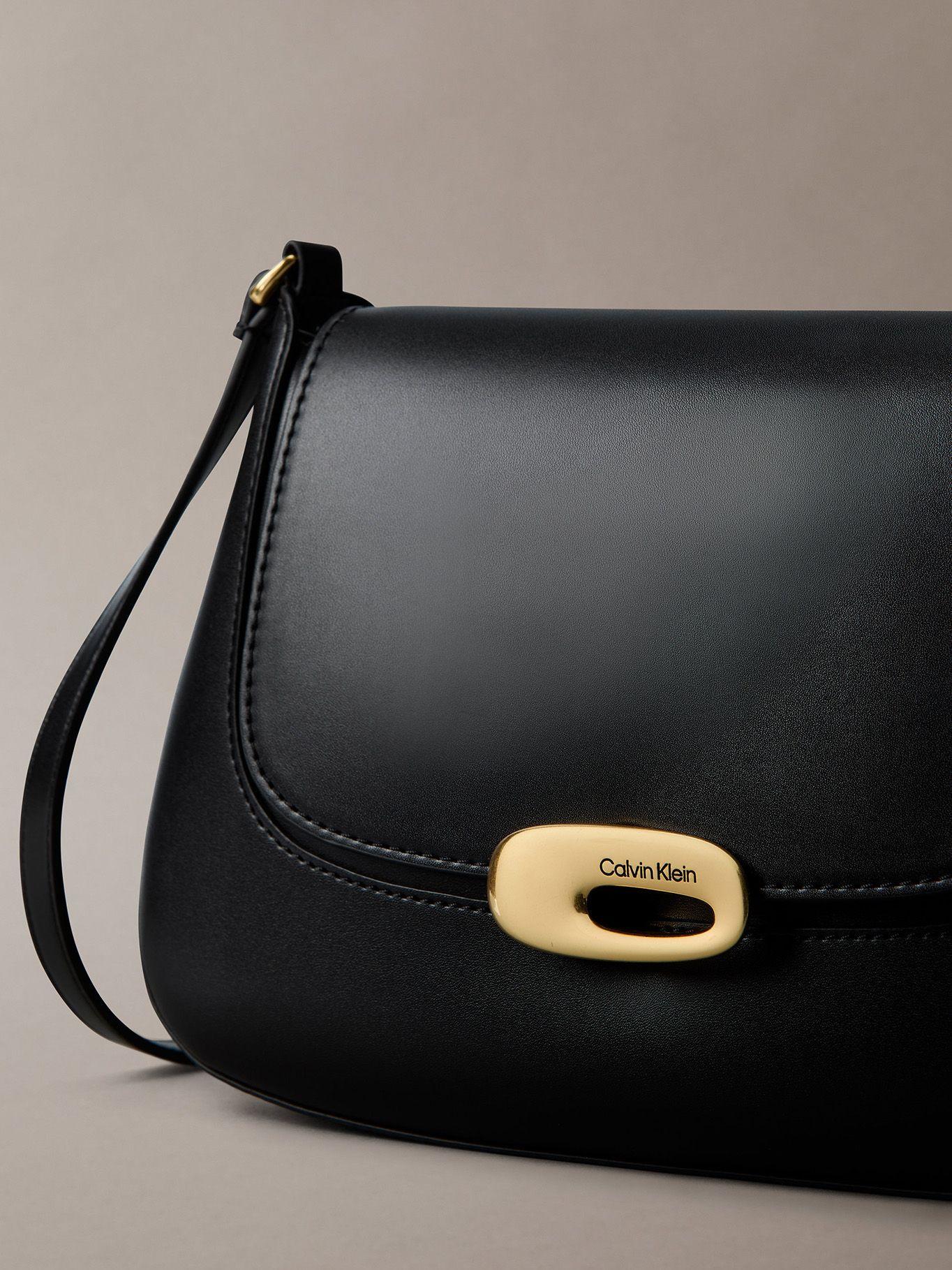 Cartera Cruzada Mediana con Solapa Negro Calvin Klein-3