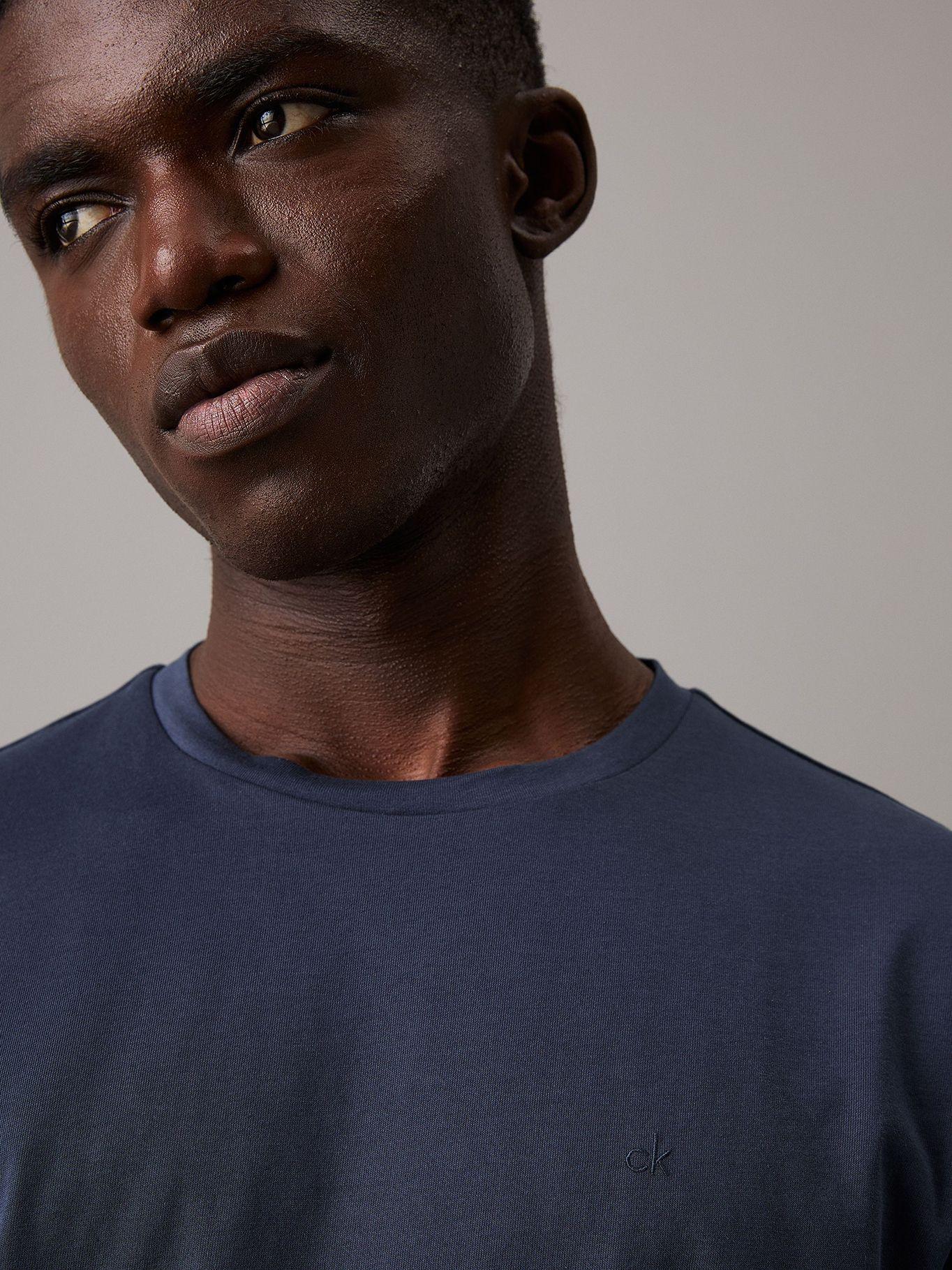 Polera Liquid Touch Azul Calvin Klein-3