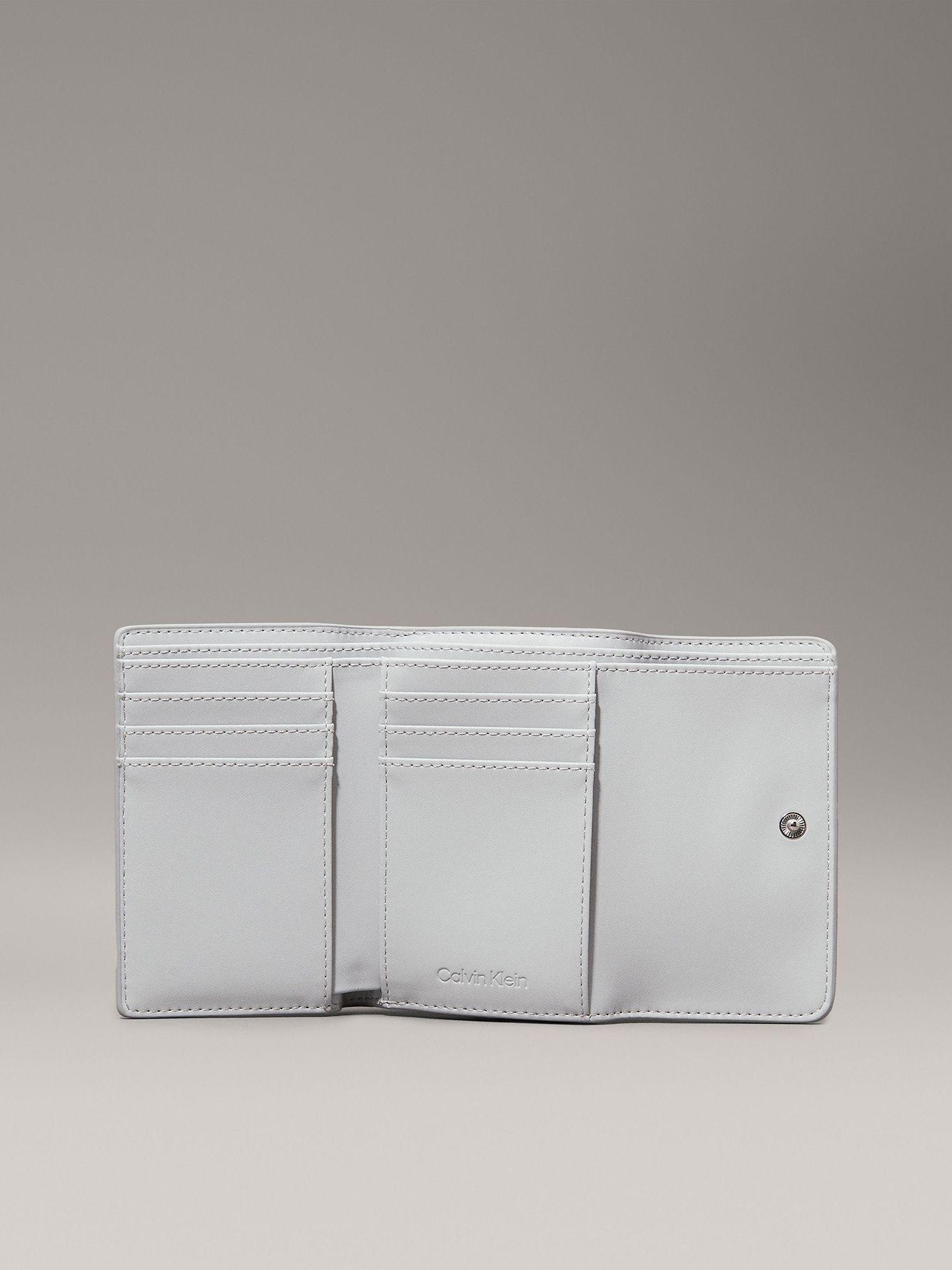 Billetera Ck Must Small Gris Calvin Klein-2