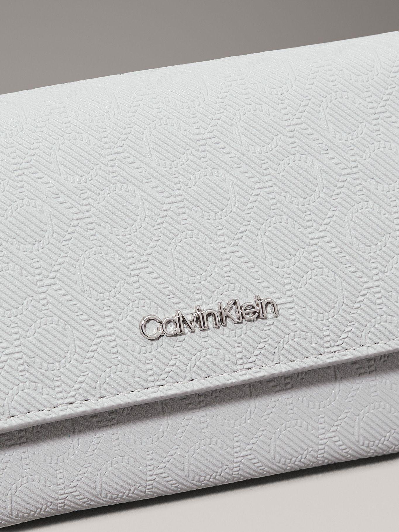 Billetera Ck Must Small Gris Calvin Klein-3