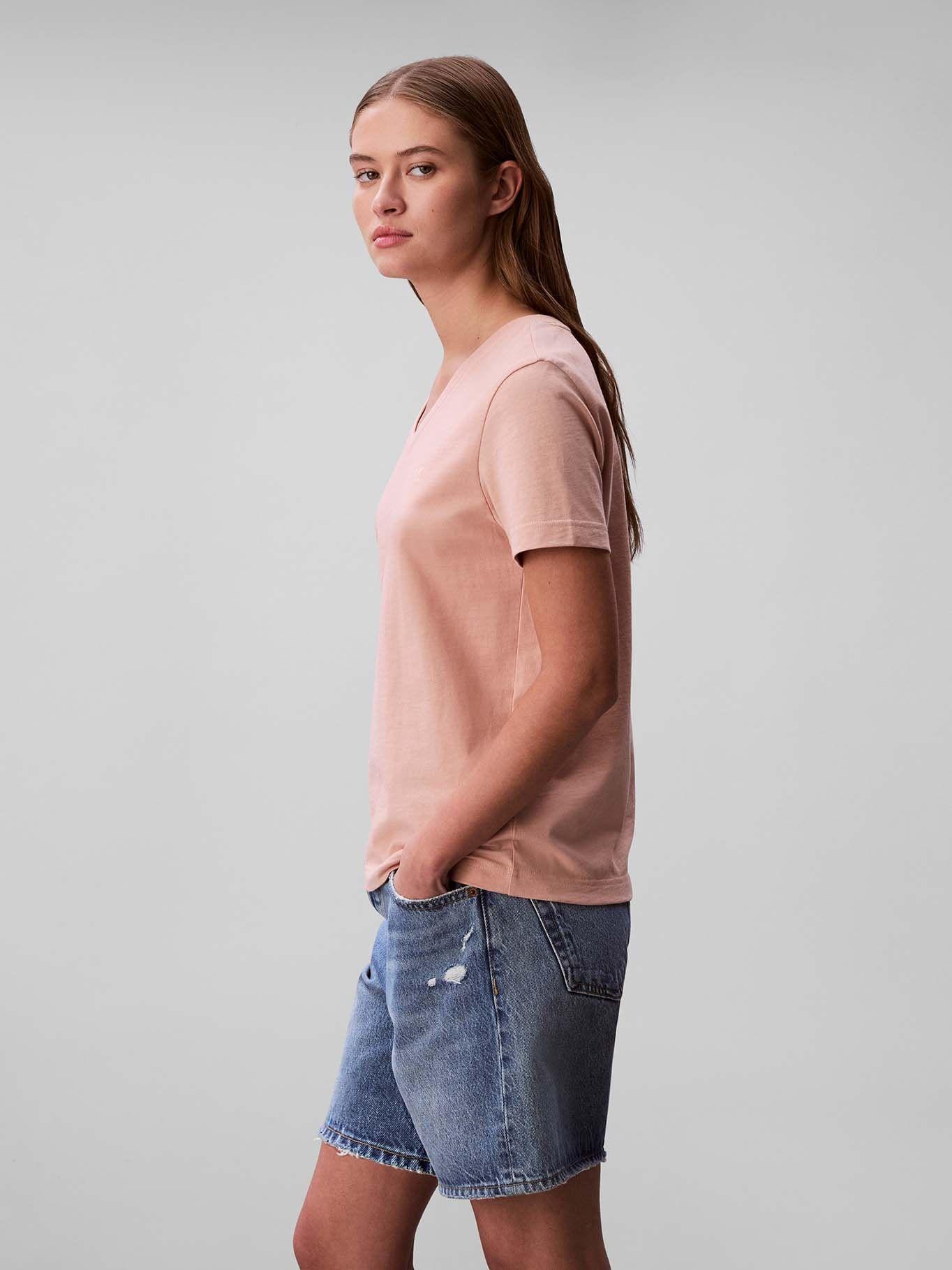 Polera Cuello en V y Logo Archive Rosado Calvin Klein-3
