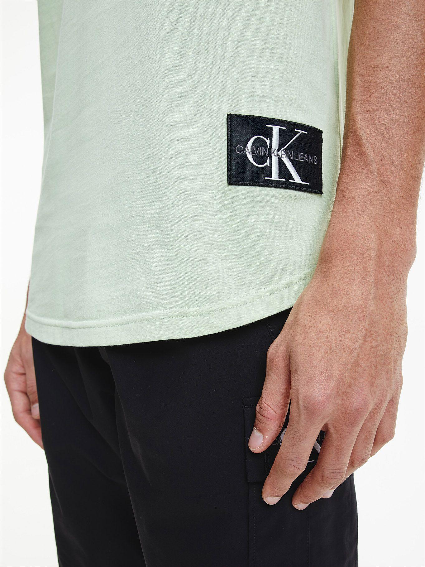 Polera Badge Turn Verde SP22 Calvin Klein-3