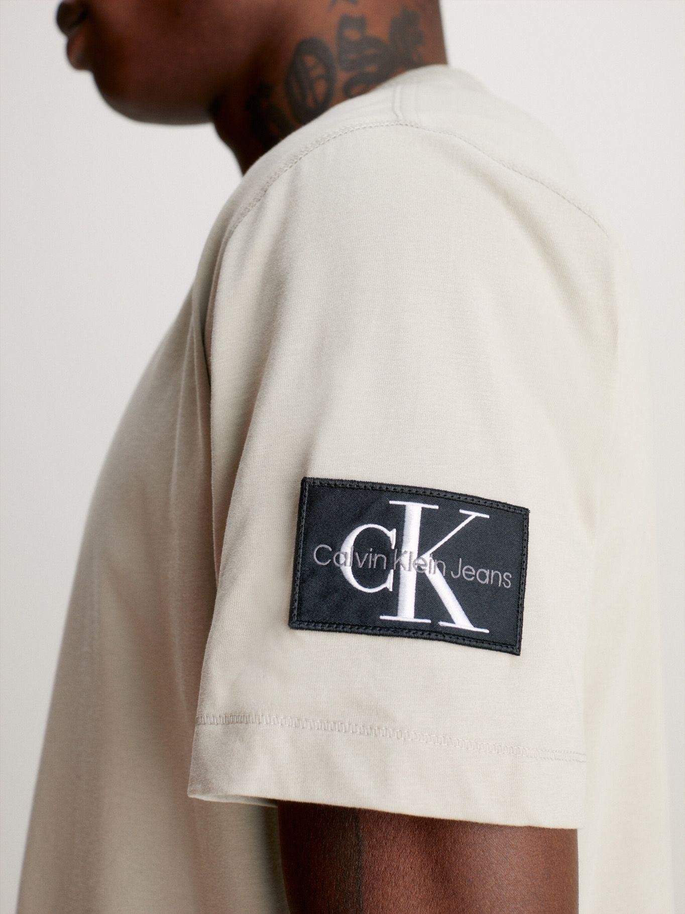 Polera Badge Regular Crema Calvin Klein-3