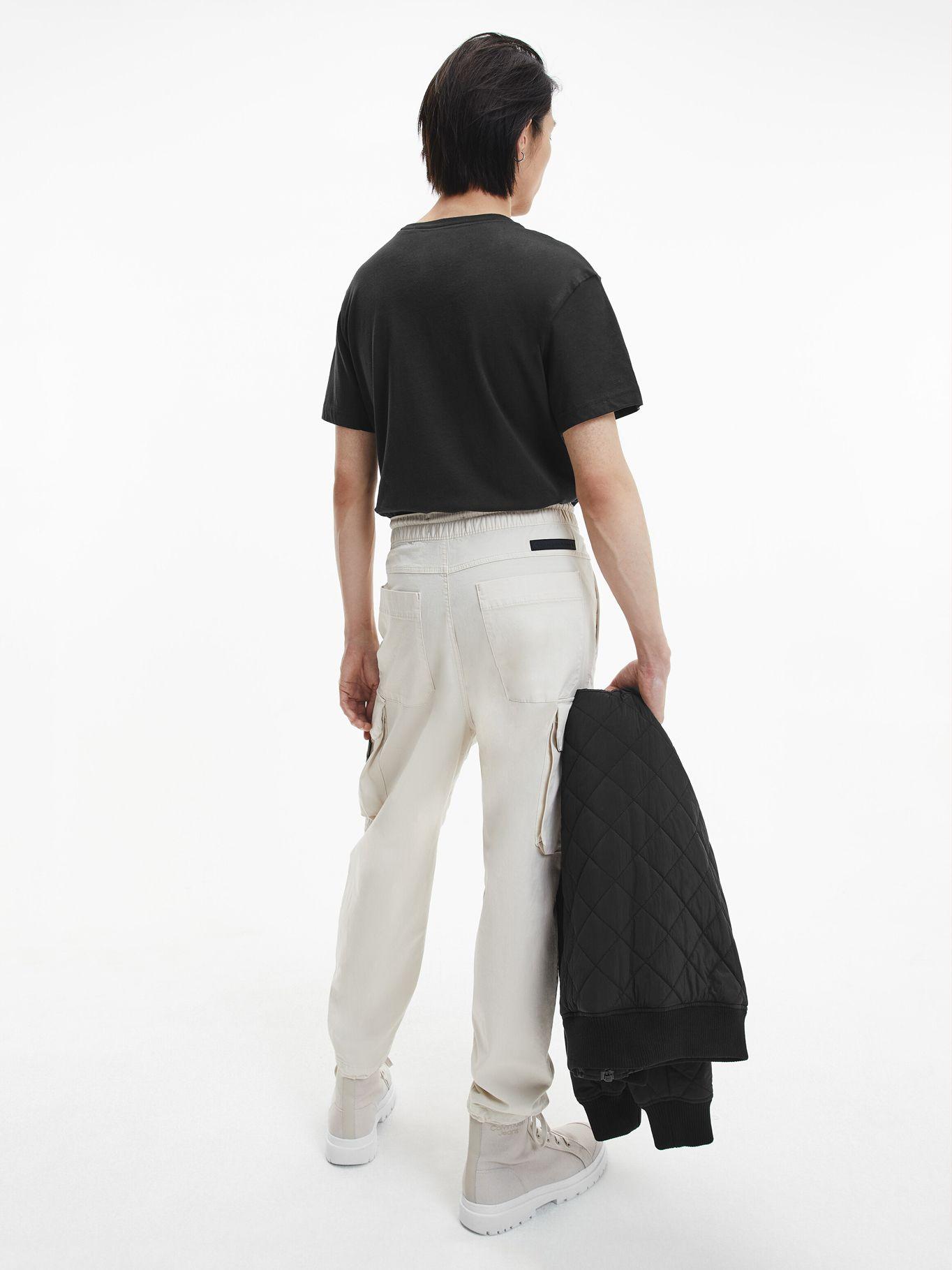 Polera Monogram Box Negro Calvin Klein-2