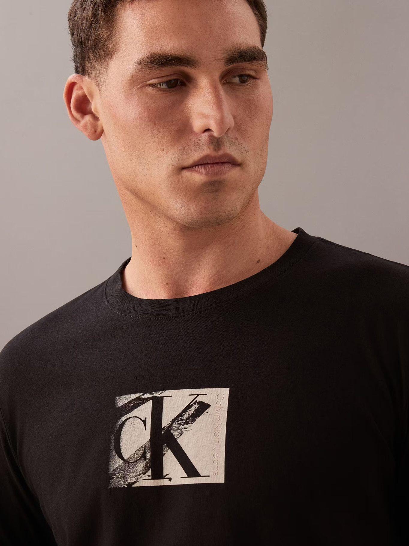 Polera con logotipo en caja pequeña Negro Calvin Klein-3