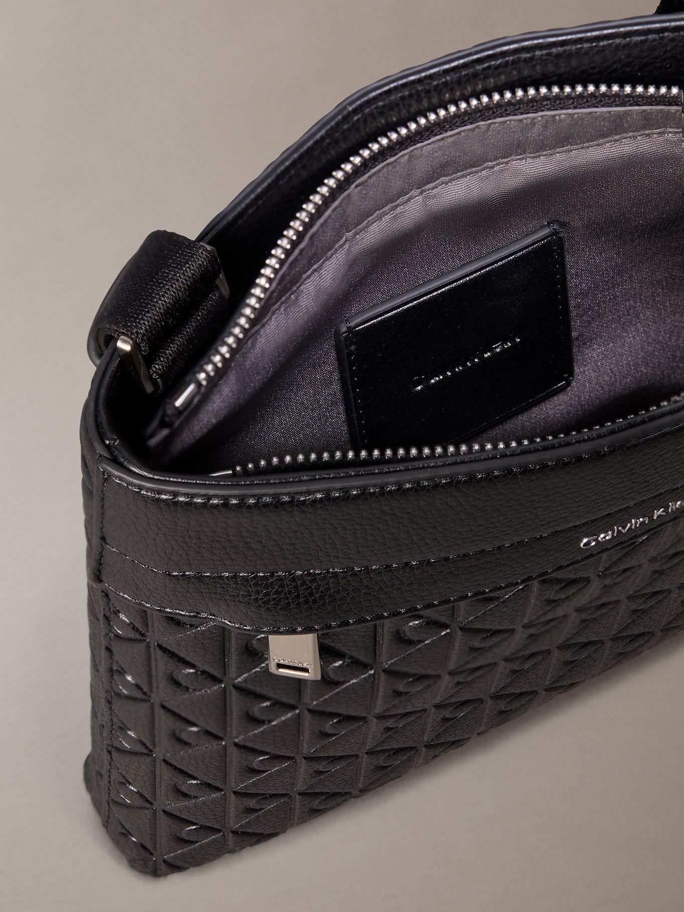 Bolso Cruzado con Estampado Emblema Negro Calvin Klein-2