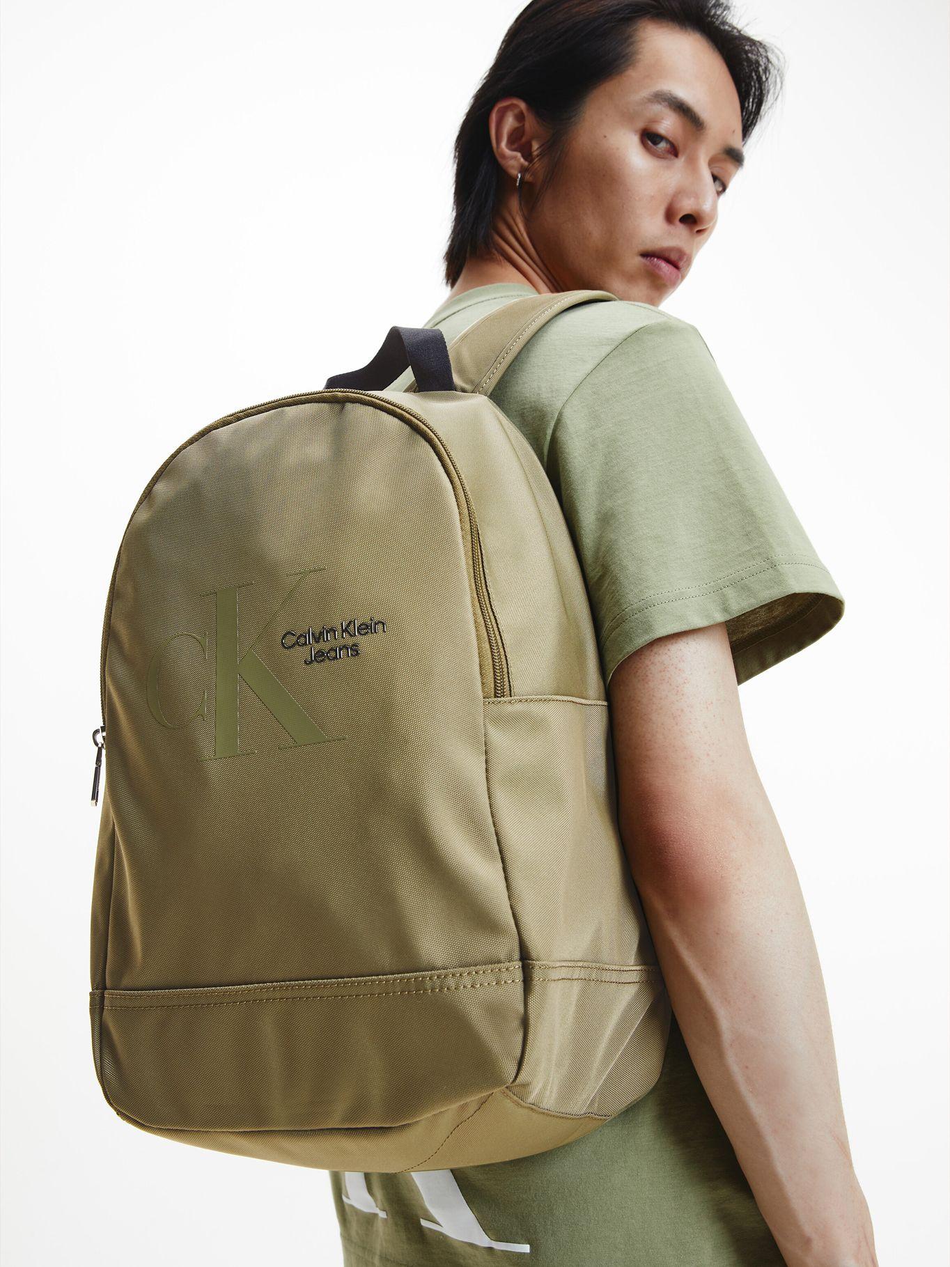 Mochila Sport Essentials Verde Olivo Calvin Klein-4