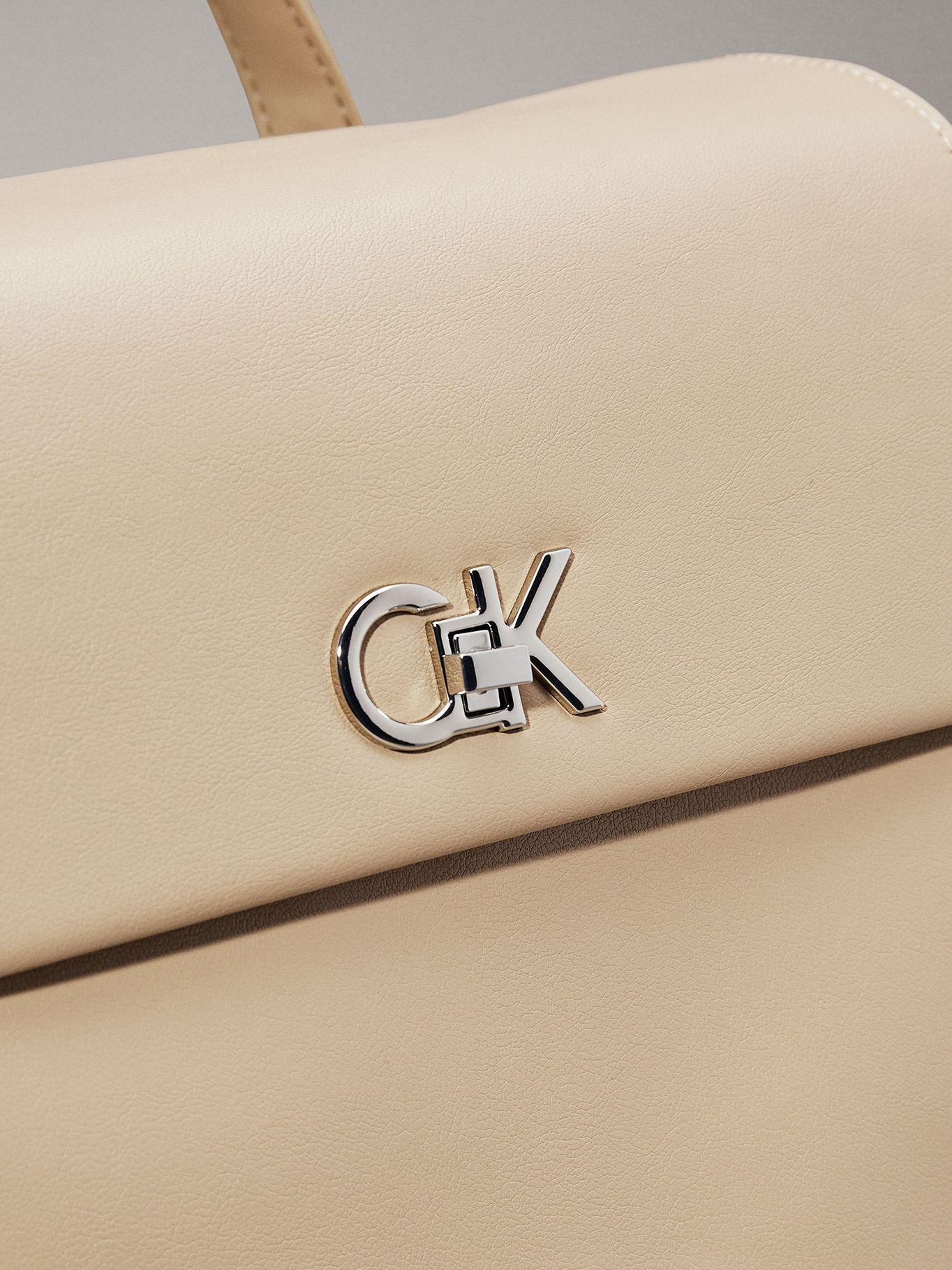 Mochila Ck Flap Beige Calvin Klein-3