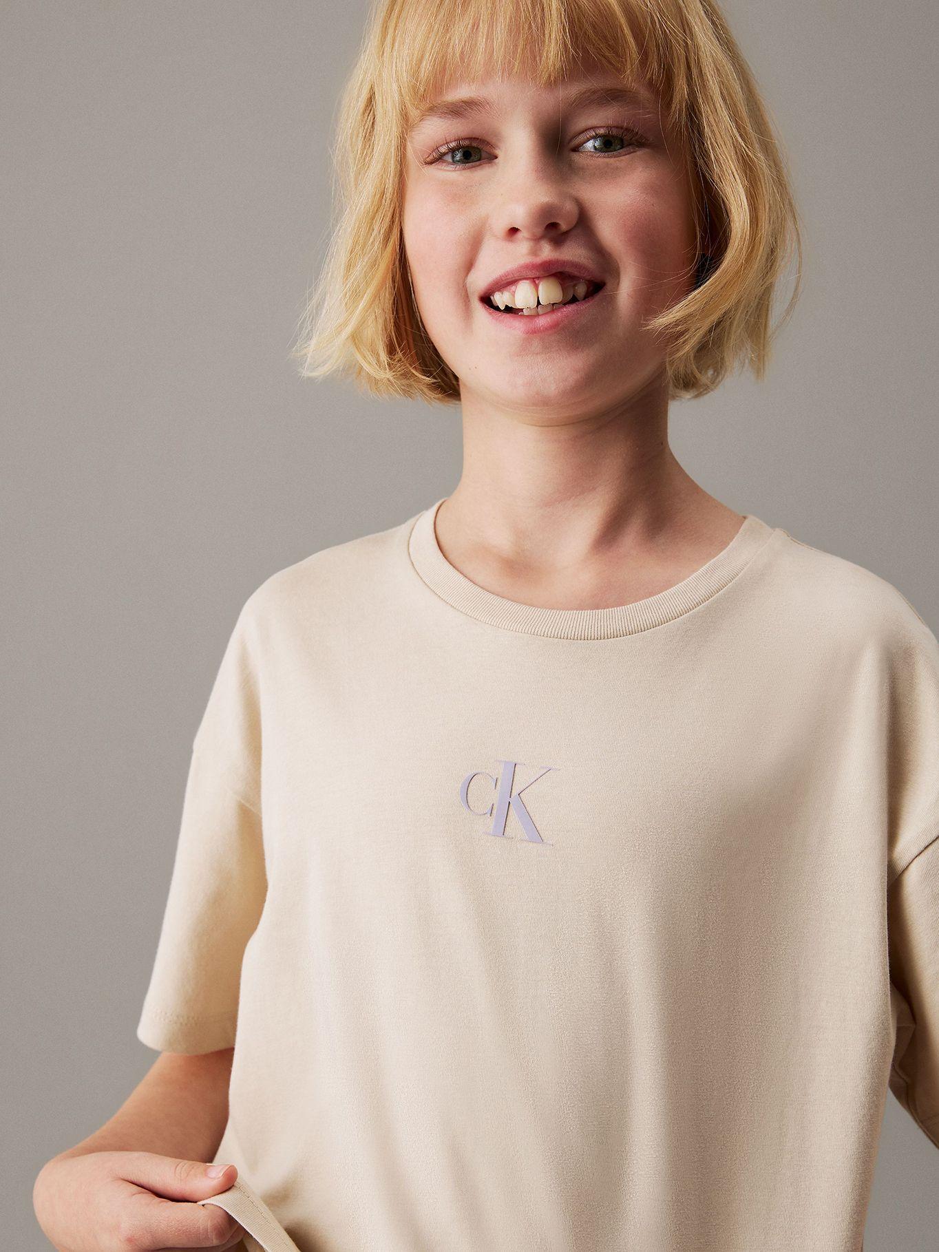 Polera Niña Boxy Monograma Estampado Beige Calvin Klein-3