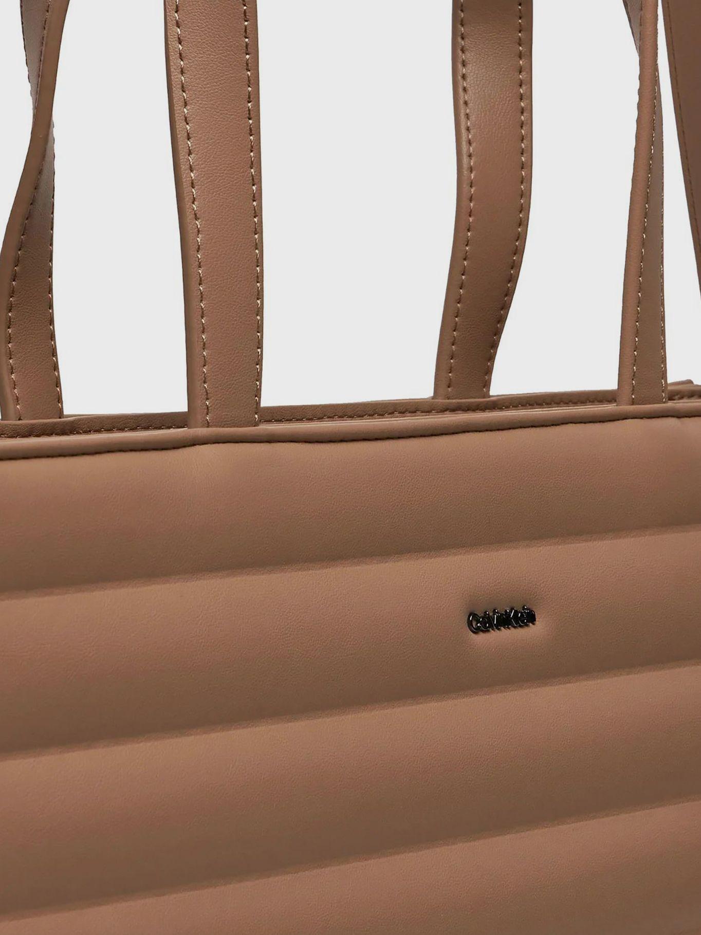 Cartera Tote Line Quilt Beige Calvin Klein-3