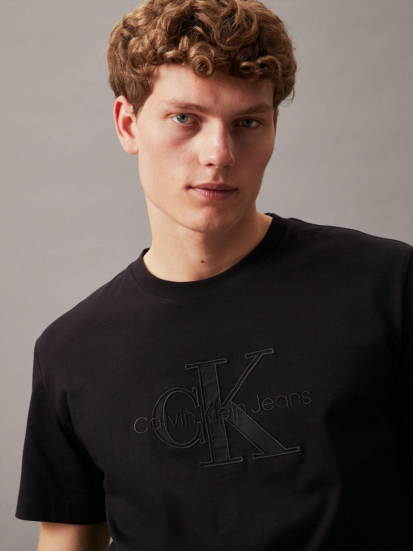 Polera Monologo Applique Negro Calvin Klein-3