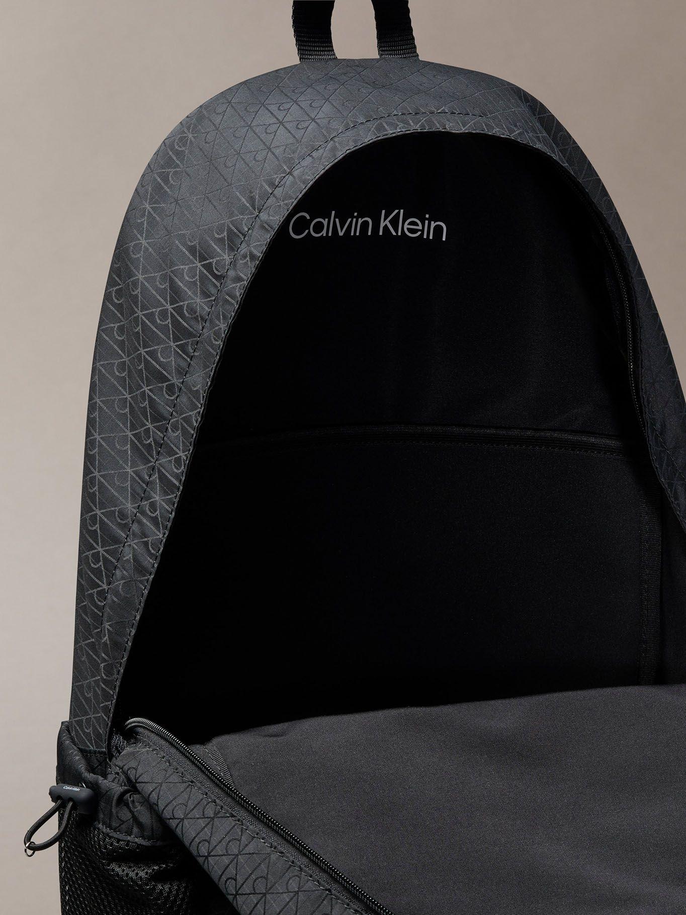 Mochila Utility Emblem Bungee Negro Calvin Klein-2