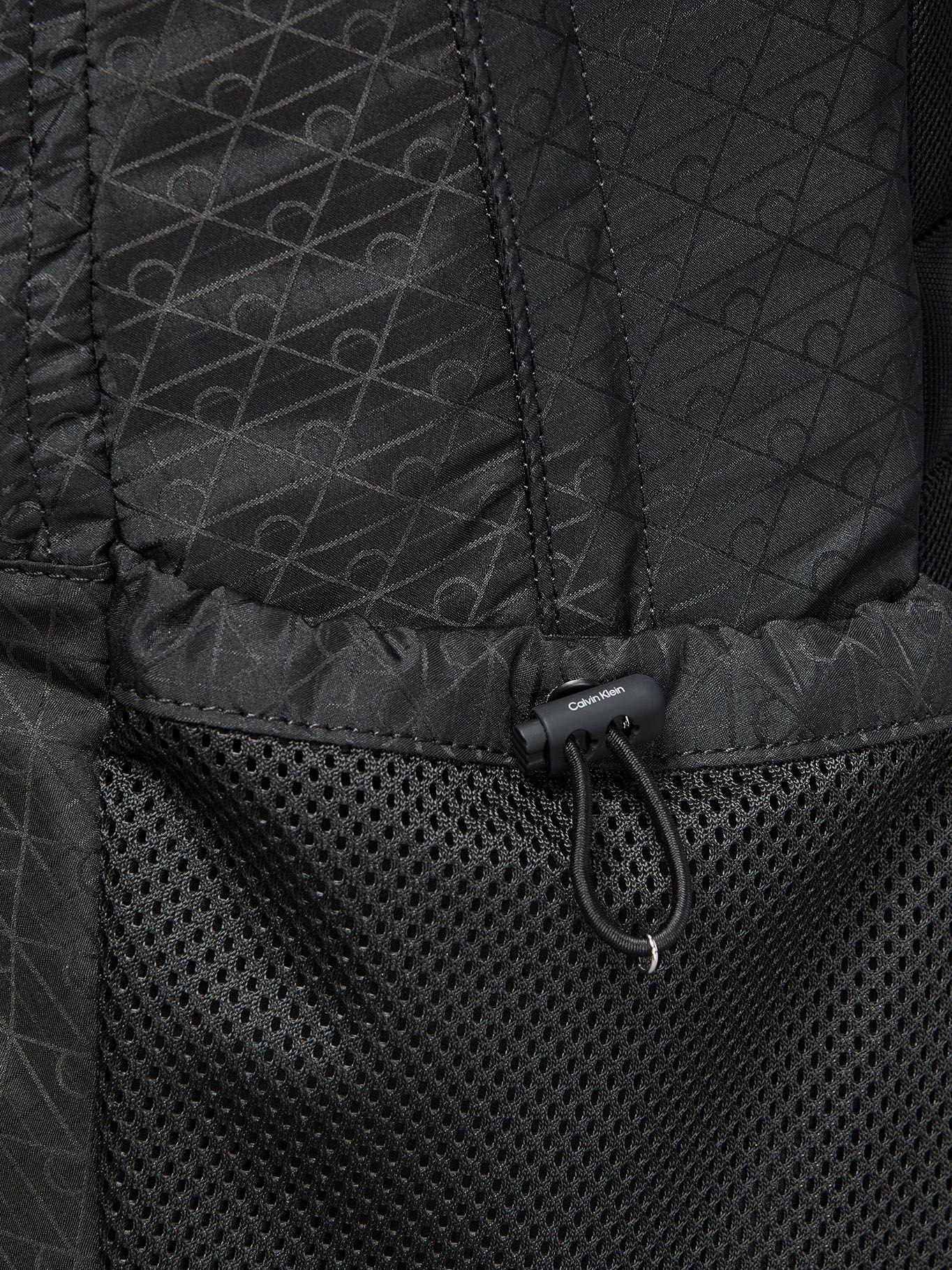 Mochila Utility Emblem Bungee Negro Calvin Klein-3