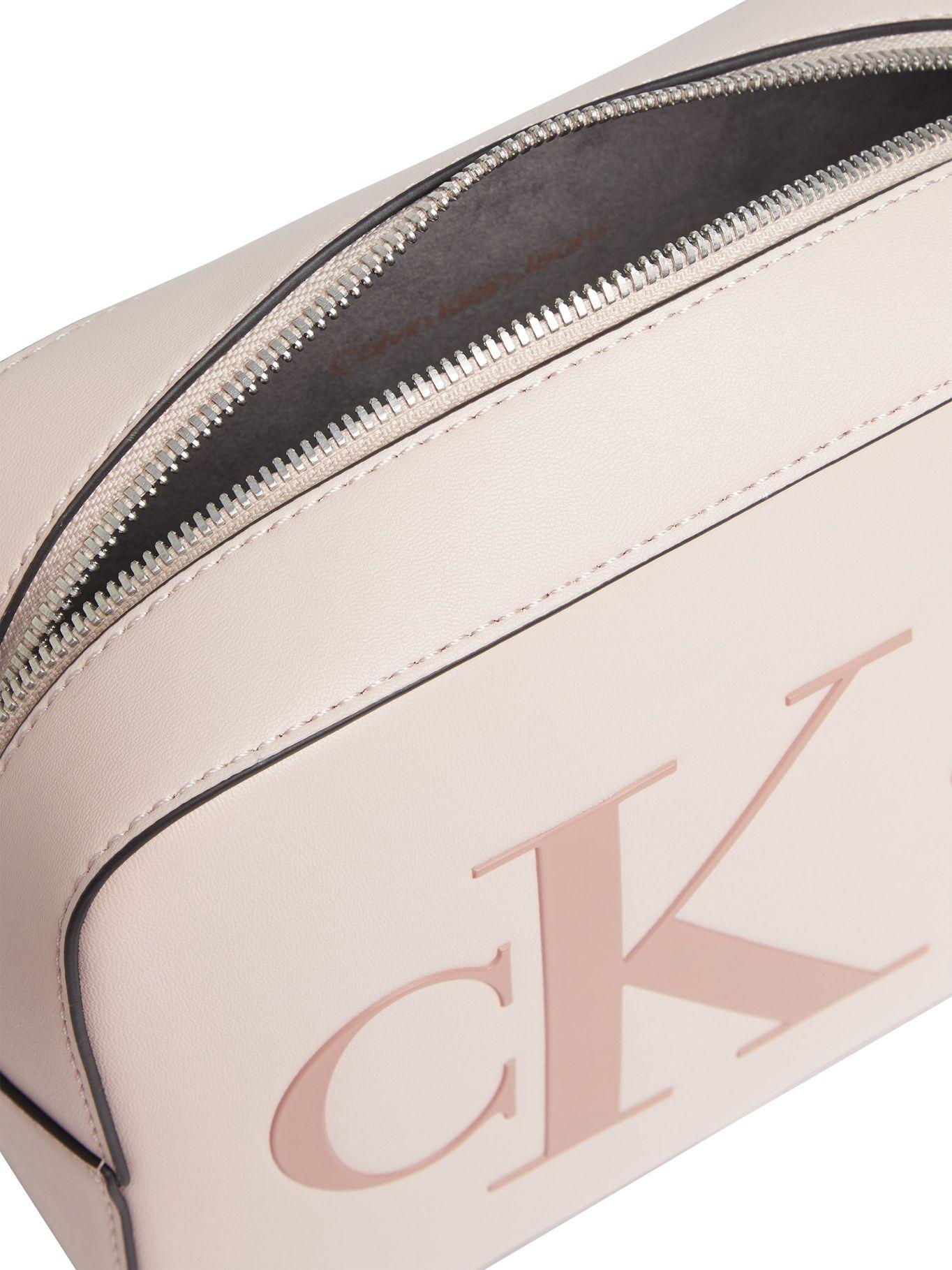 Bandolera Sculpted Rosa TFT Calvin Klein-2