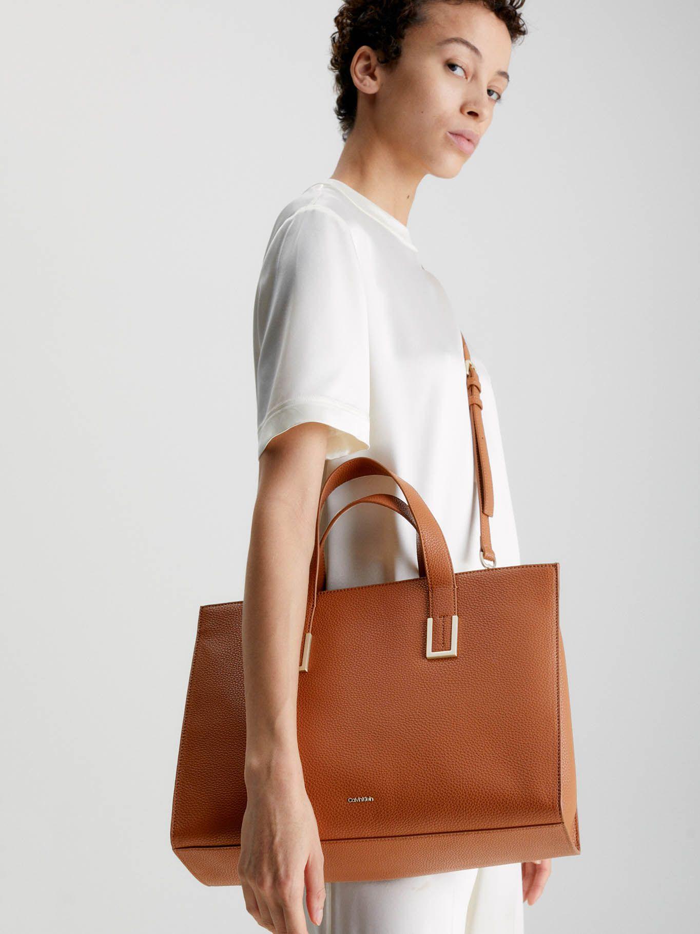 Bolso tote grande reciclado Café Calvin Klein-3