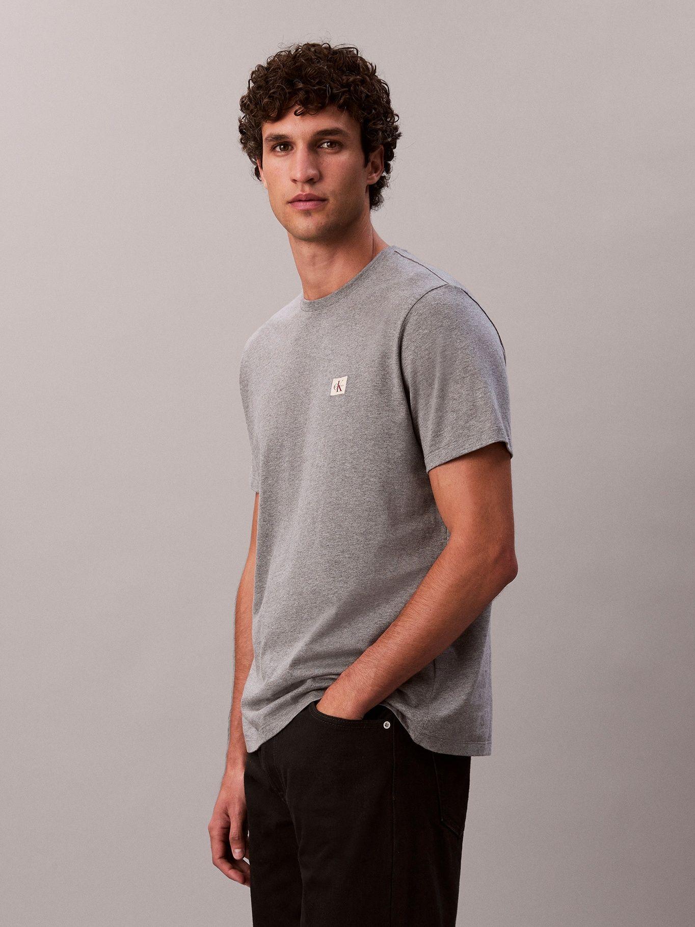 Polera Monograma Bagde 30S Gris Calvin Klein-3