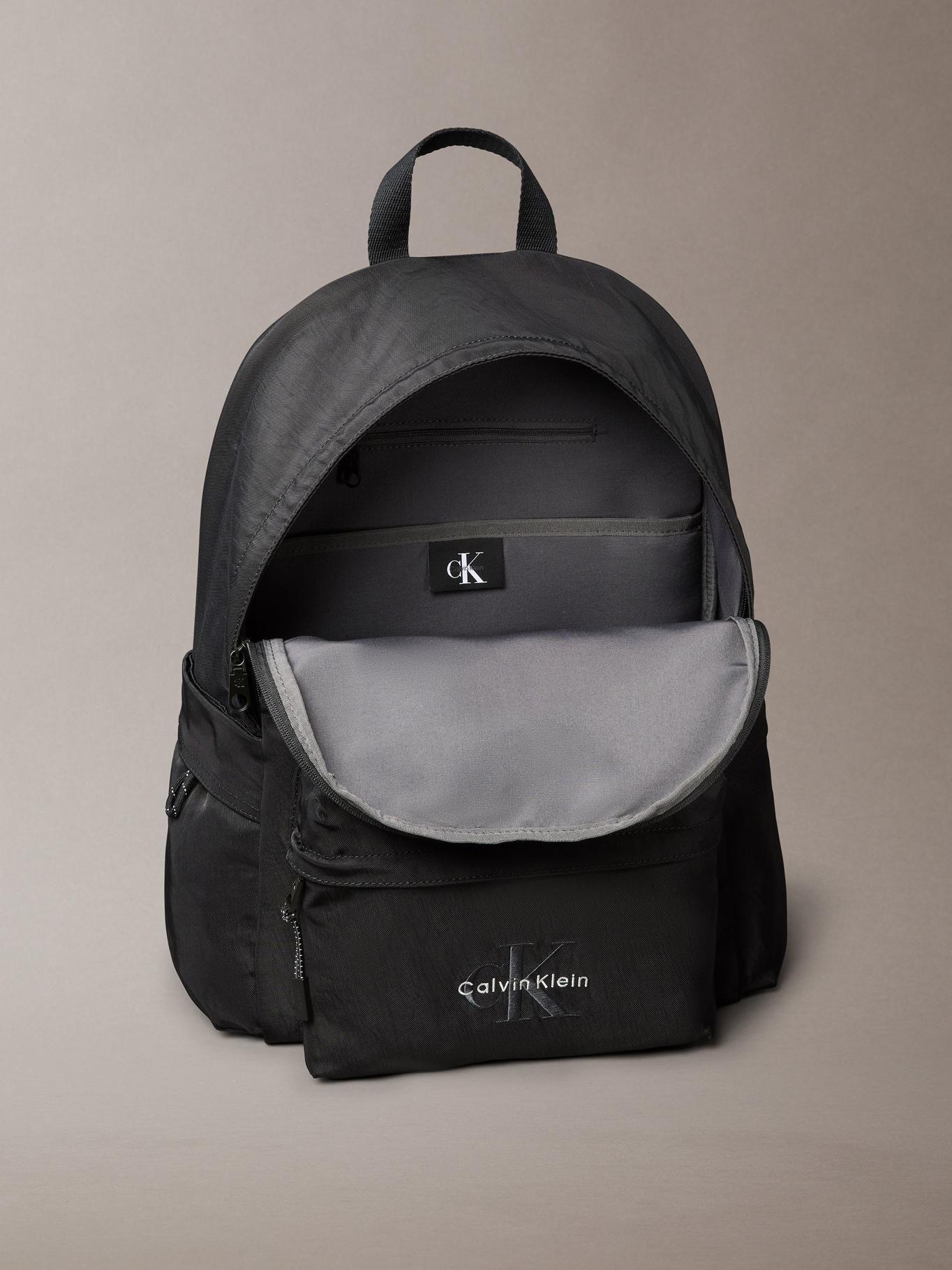 Mochila Redonda Bold Negro Calvin Klein-2