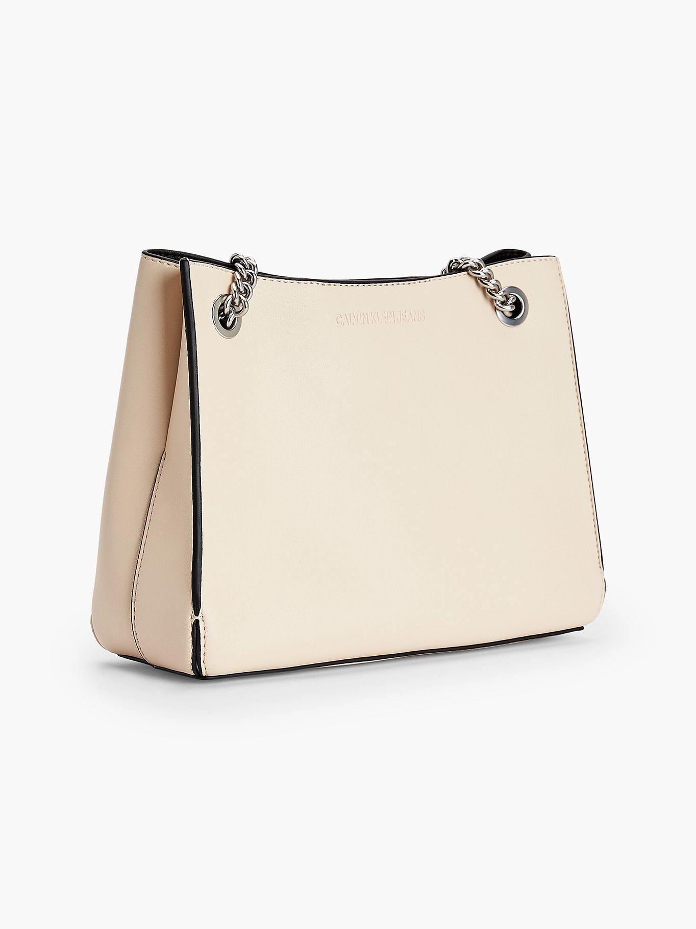Cartera Shoulder Sculpted Crema Calvin Klein-1