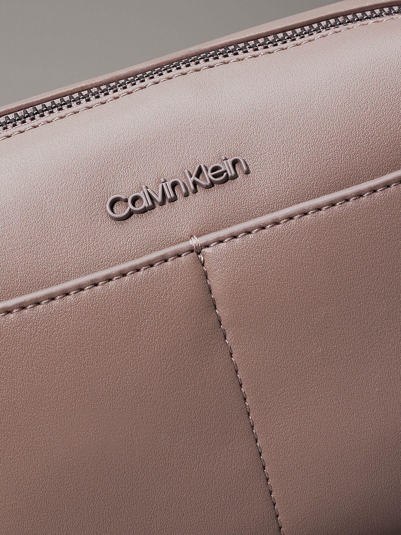 Bolso Crossbody Clean Essential Beige Calvin Klein-3