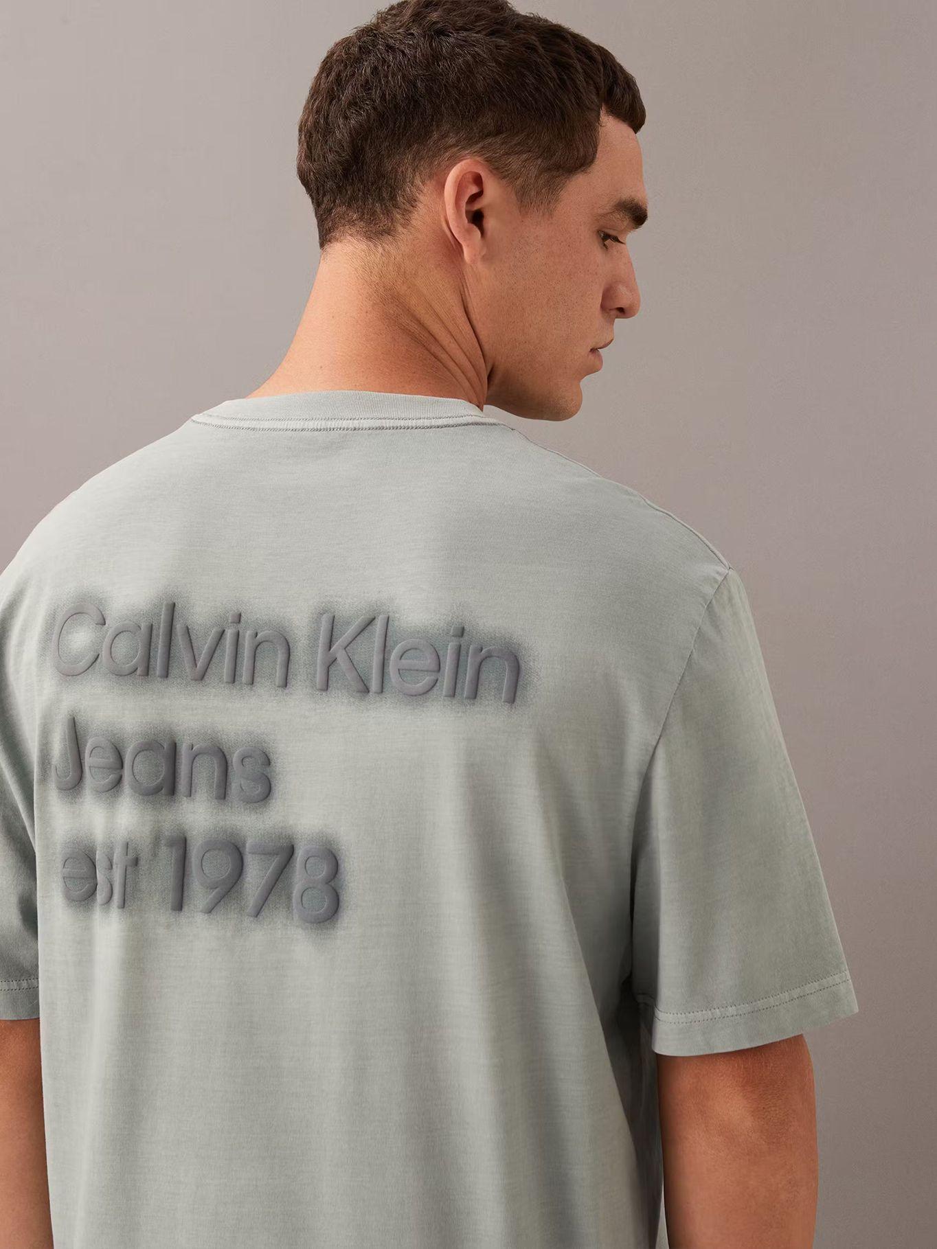 Polera logotipo en espalda relieve Verde Calvin Klein-3