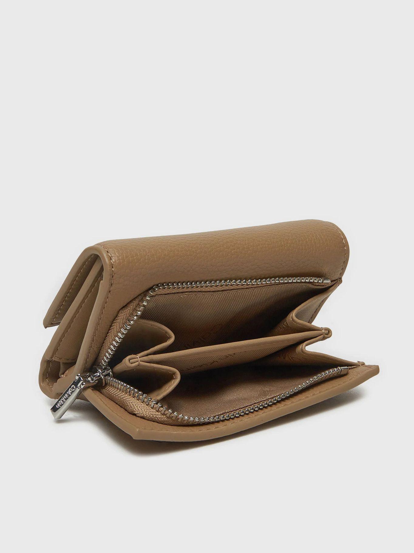 Billetera Ck Plaque Small Café Calvin Klein-3