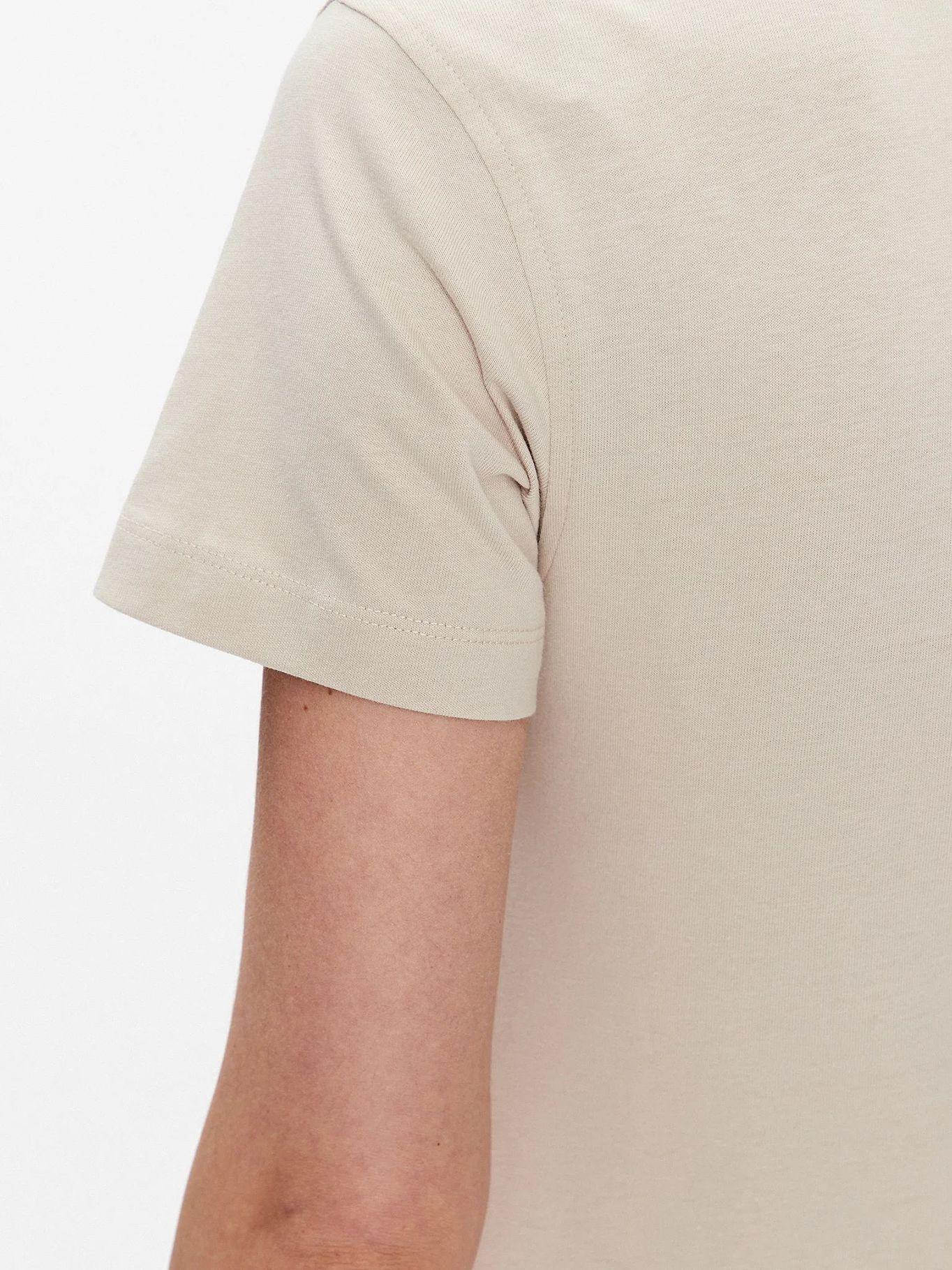 Camiseta con logo Beige Calvin Klein J20J220720-ACI-4