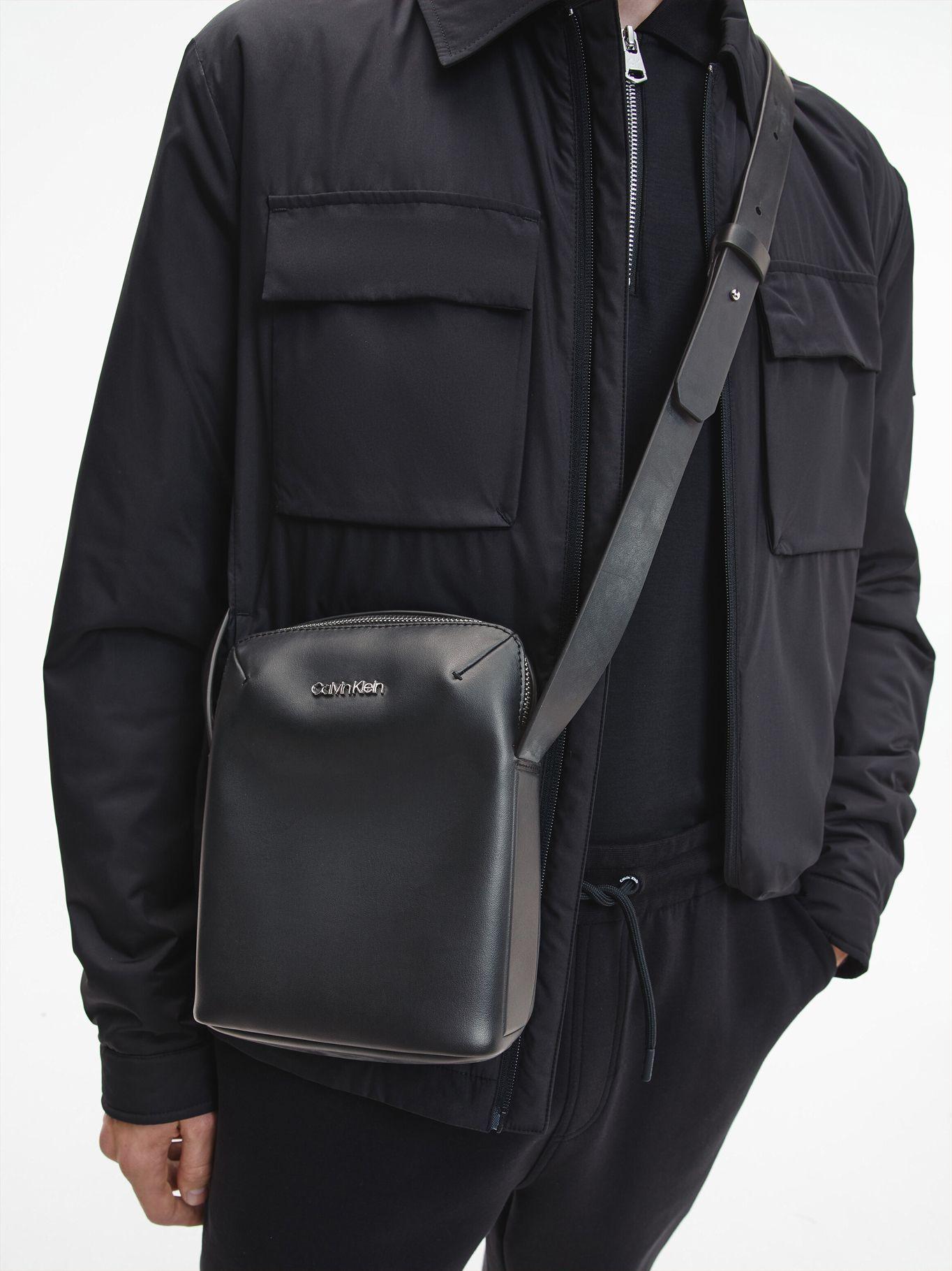 Messenger Boxed Negro 799 Calvin Klein-4