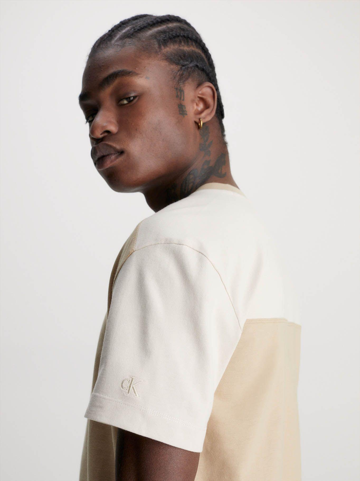 Camiseta color block Beige Calvin Klein-3