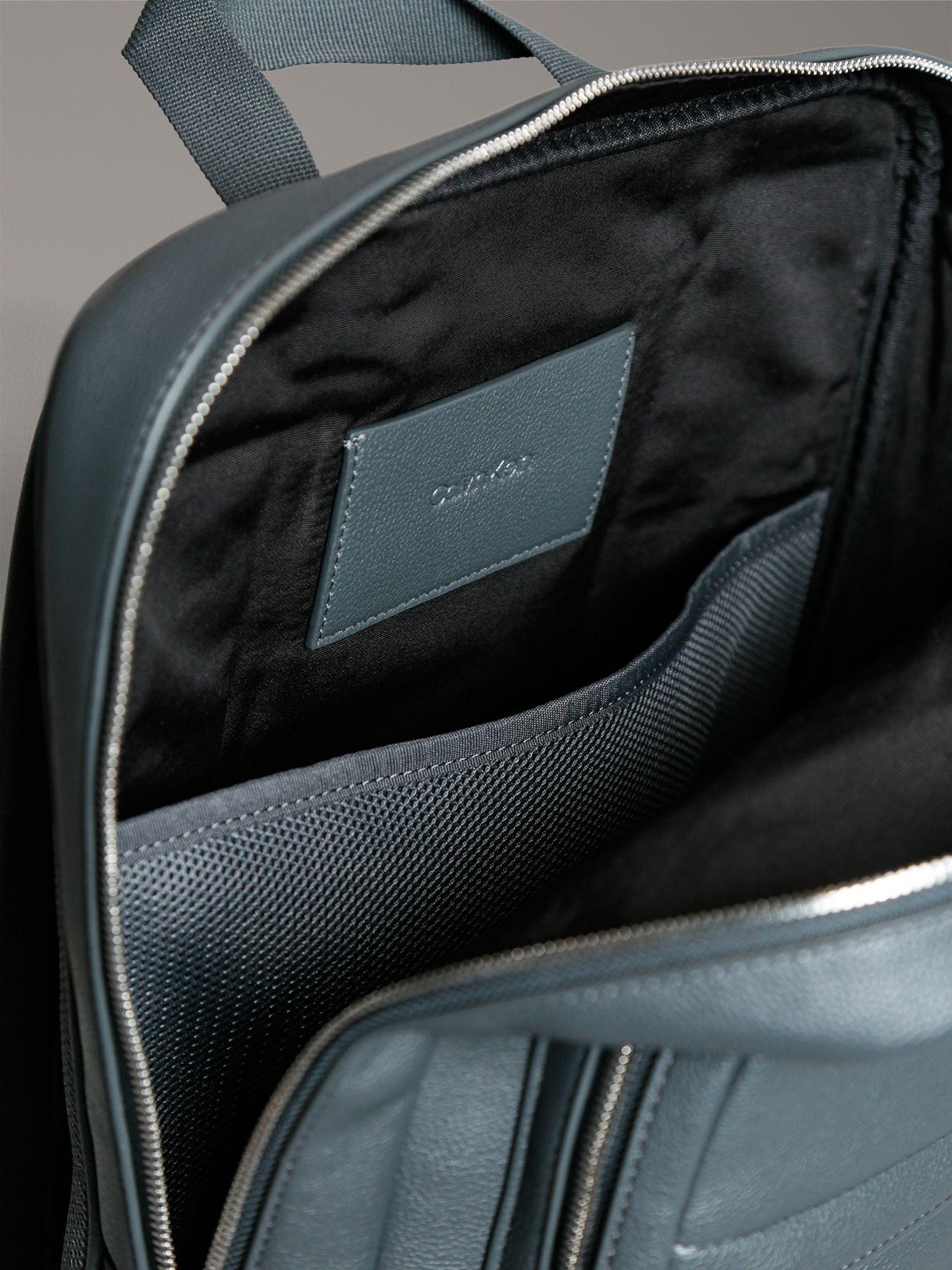 Mochila Delgada Micro Plebbe Gris Calvin Klein-2