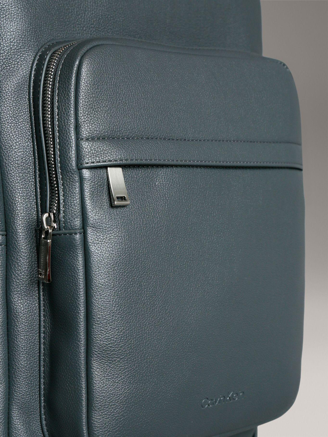 Mochila Delgada Micro Plebbe Gris Calvin Klein-4