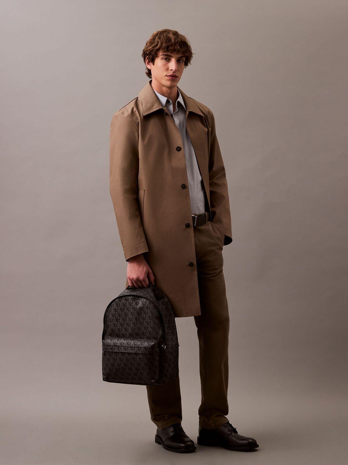 Mochila Matte Estilo Monograma Negro Calvin Klein-3