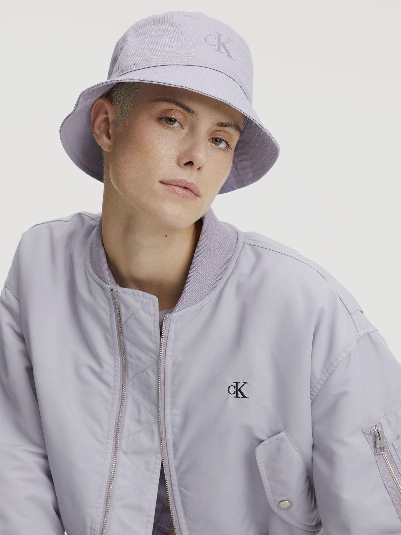 Gorro Bucket Archive Morado Calvin Klein-3