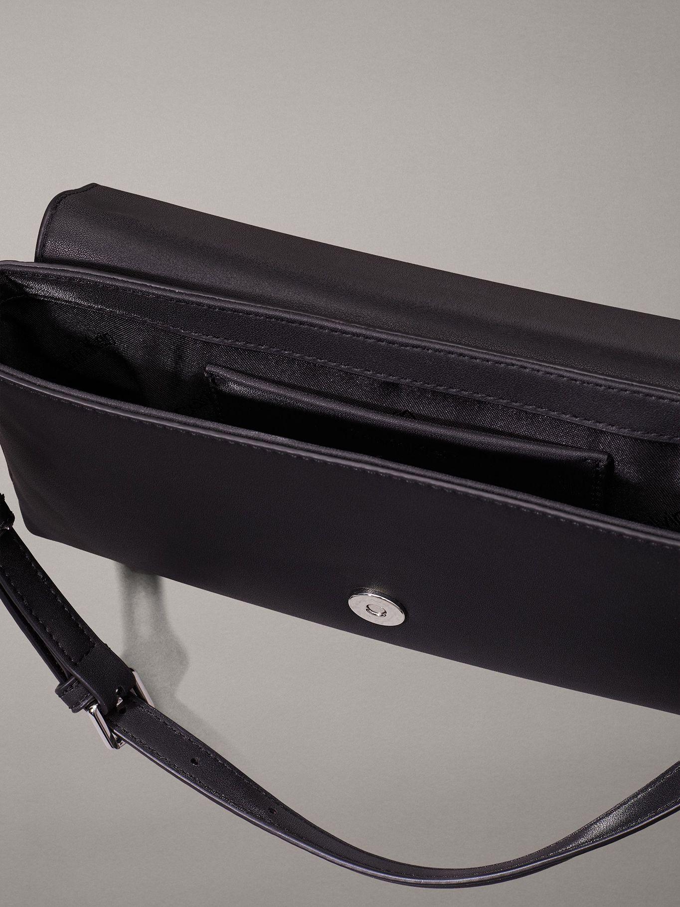 Cartera CK Must Convertible Negro Calvin Klein-2