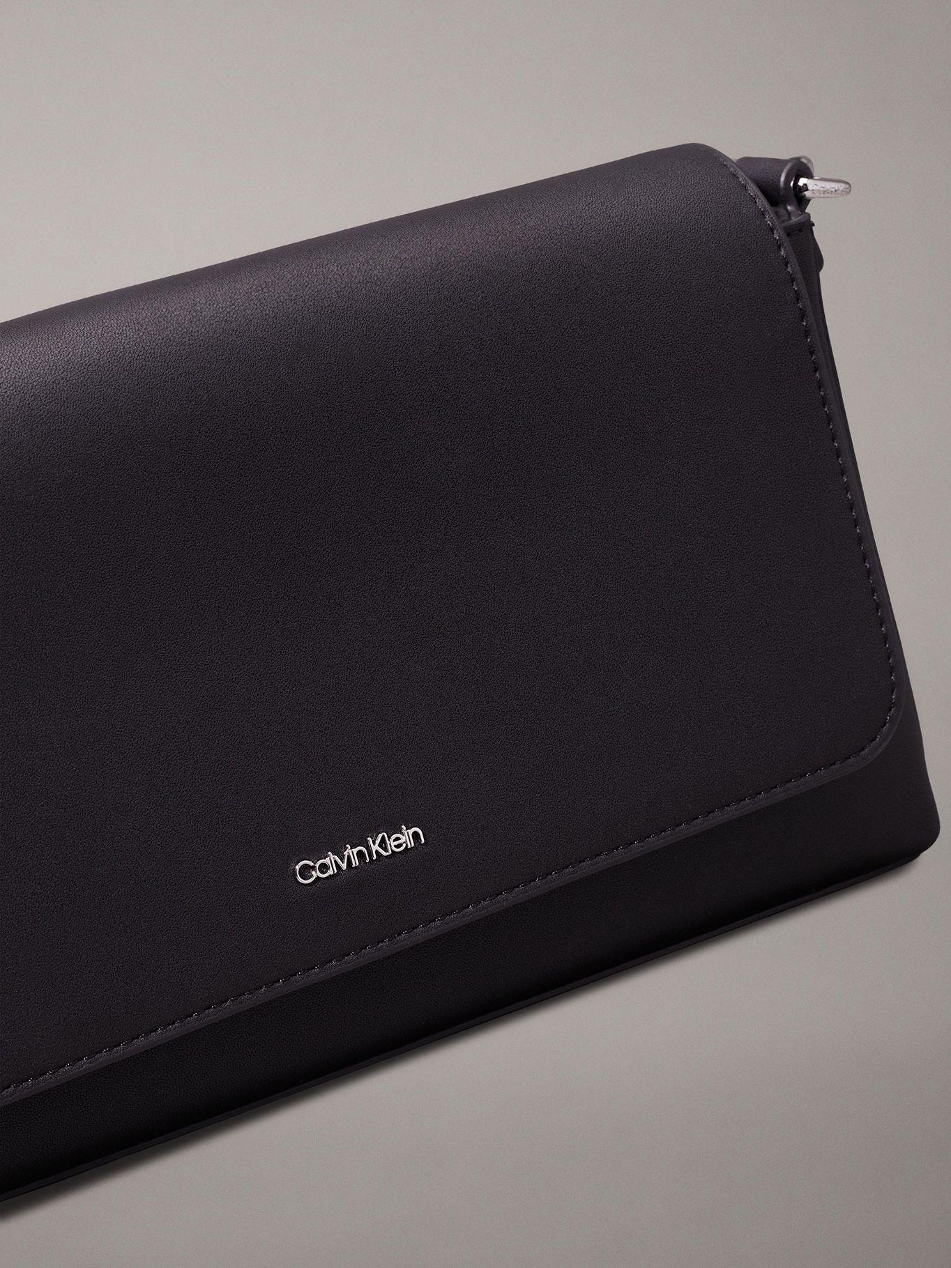 Cartera CK Must Convertible Negro Calvin Klein-5