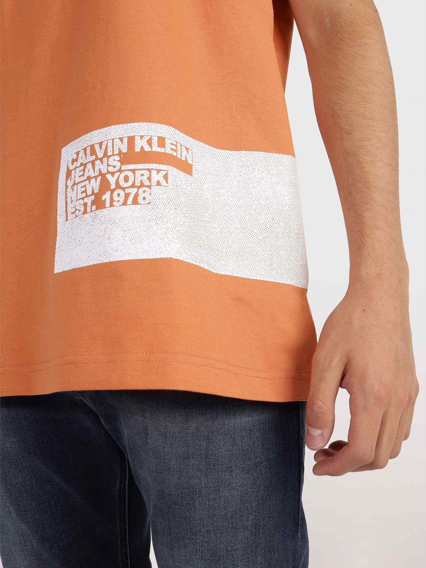 Polera Stencil Blocking Logo Naranja Calvin Klein-3