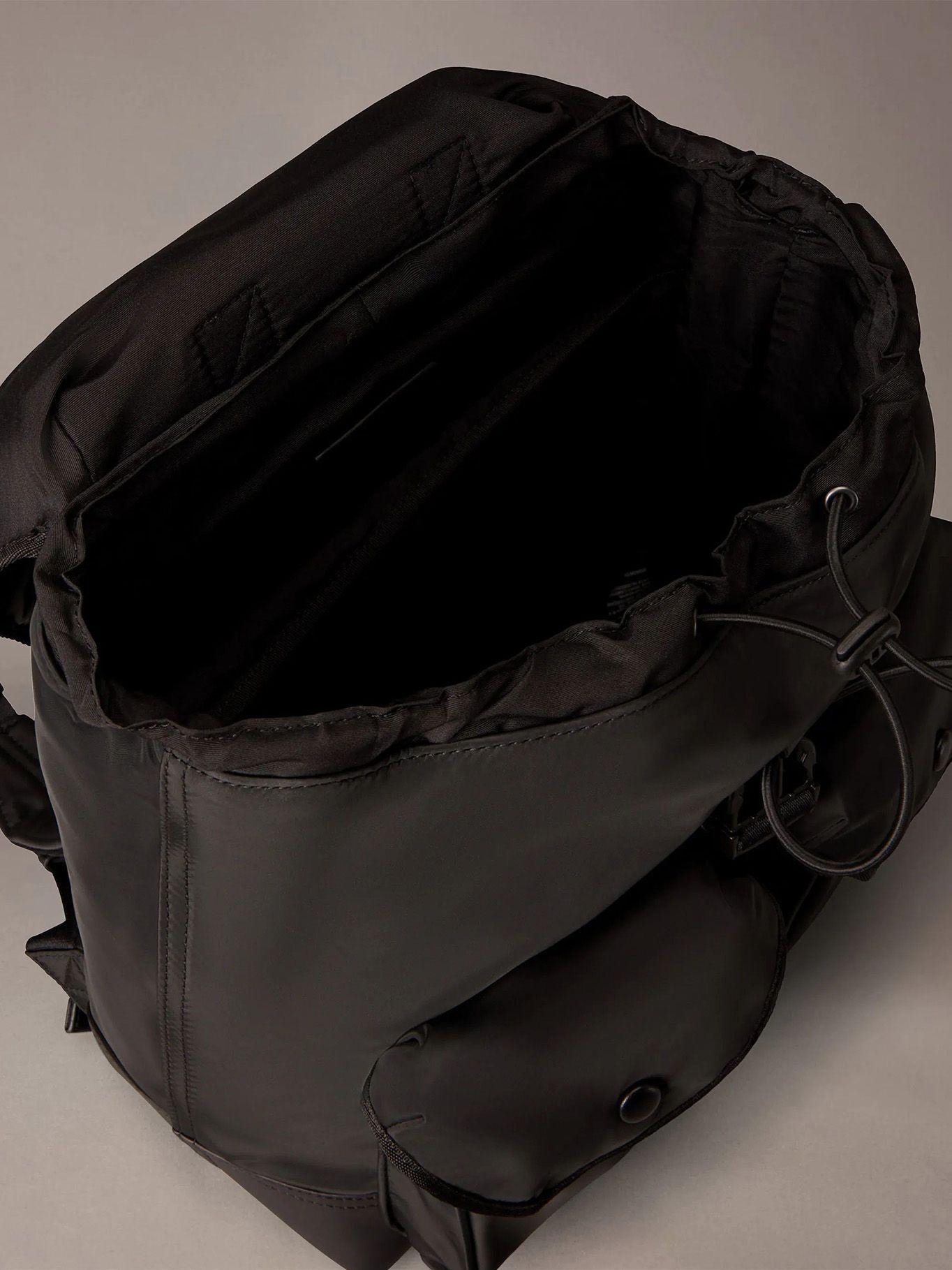 Mochila con Solapa y Clip Negro Calvin Klein-2