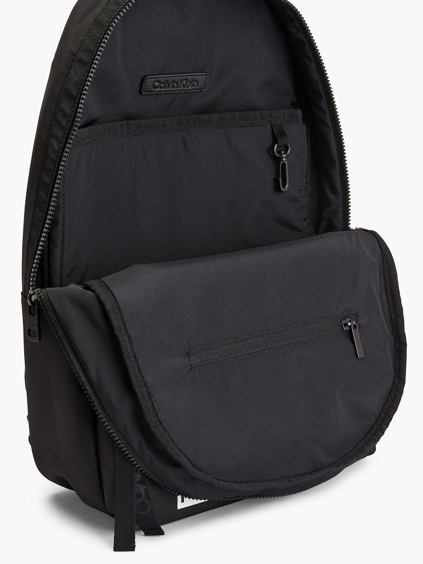 Mochila Essential Negro Calvin Klein Hombre-2