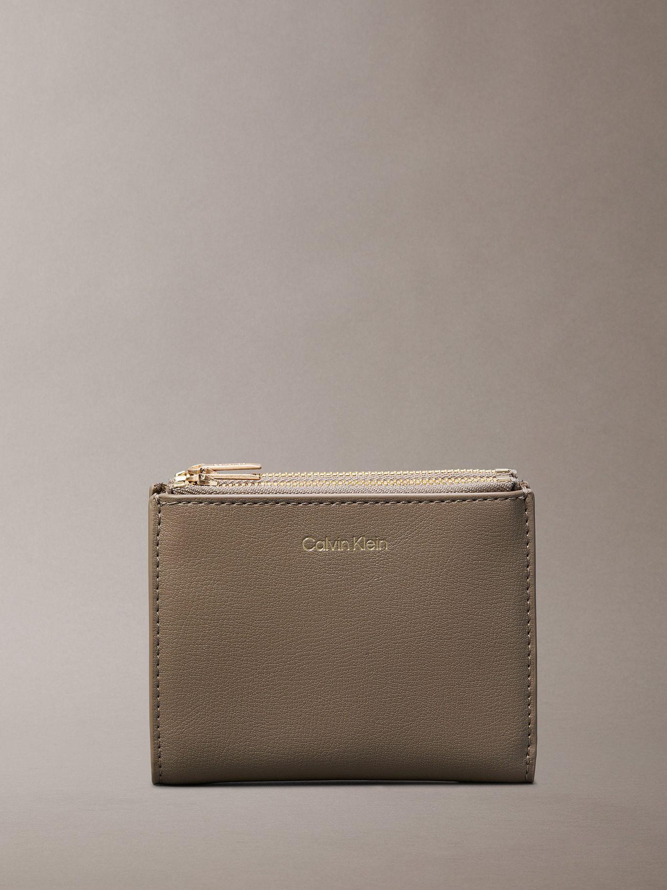 Tarjetero y Logo en Lámina Metálica Beige Calvin Klein-0