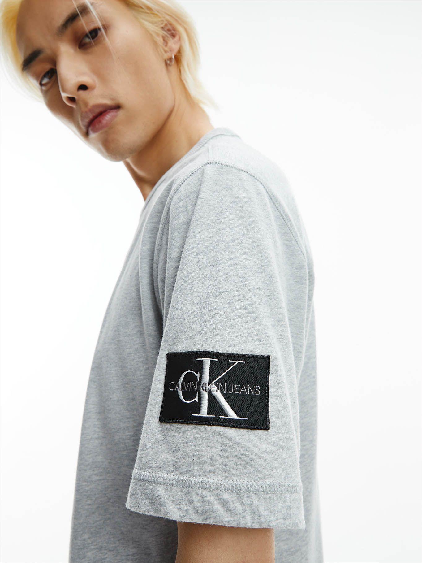Polera Badge Gris Calvin Klein-3