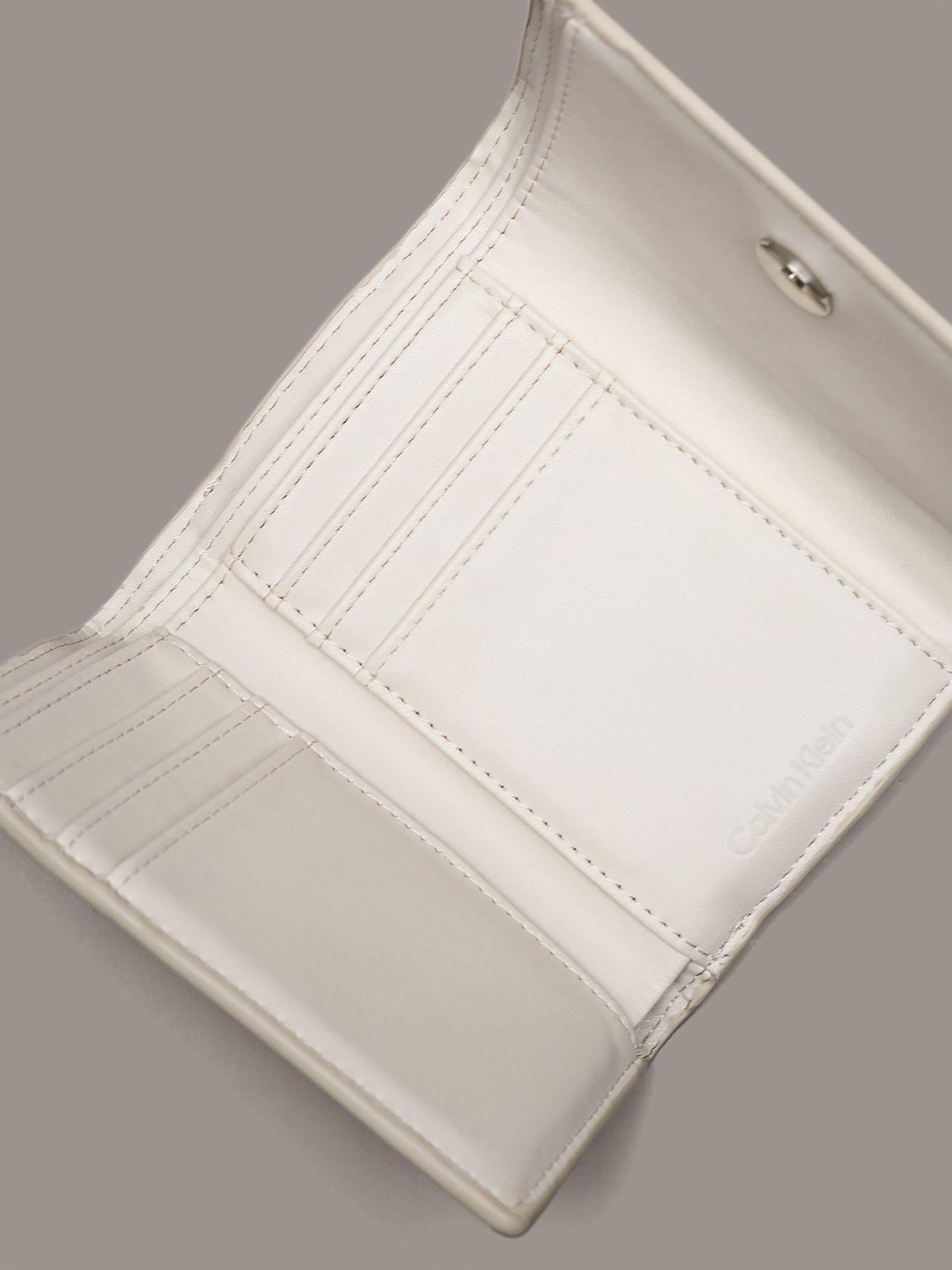 Billetera Calvin Mini Quilt Beige Calvin Klein-3