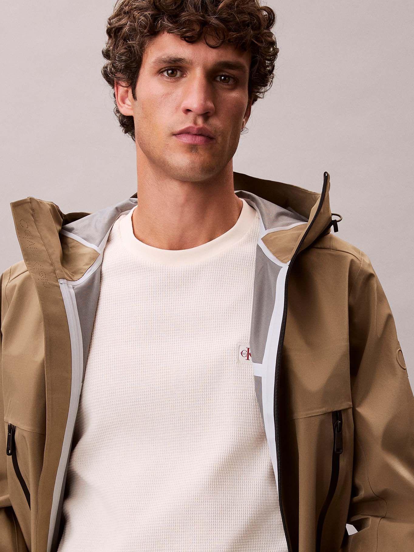 Polera Tejido Waffle y Etiqueta Logo Crema Calvin Klein-3